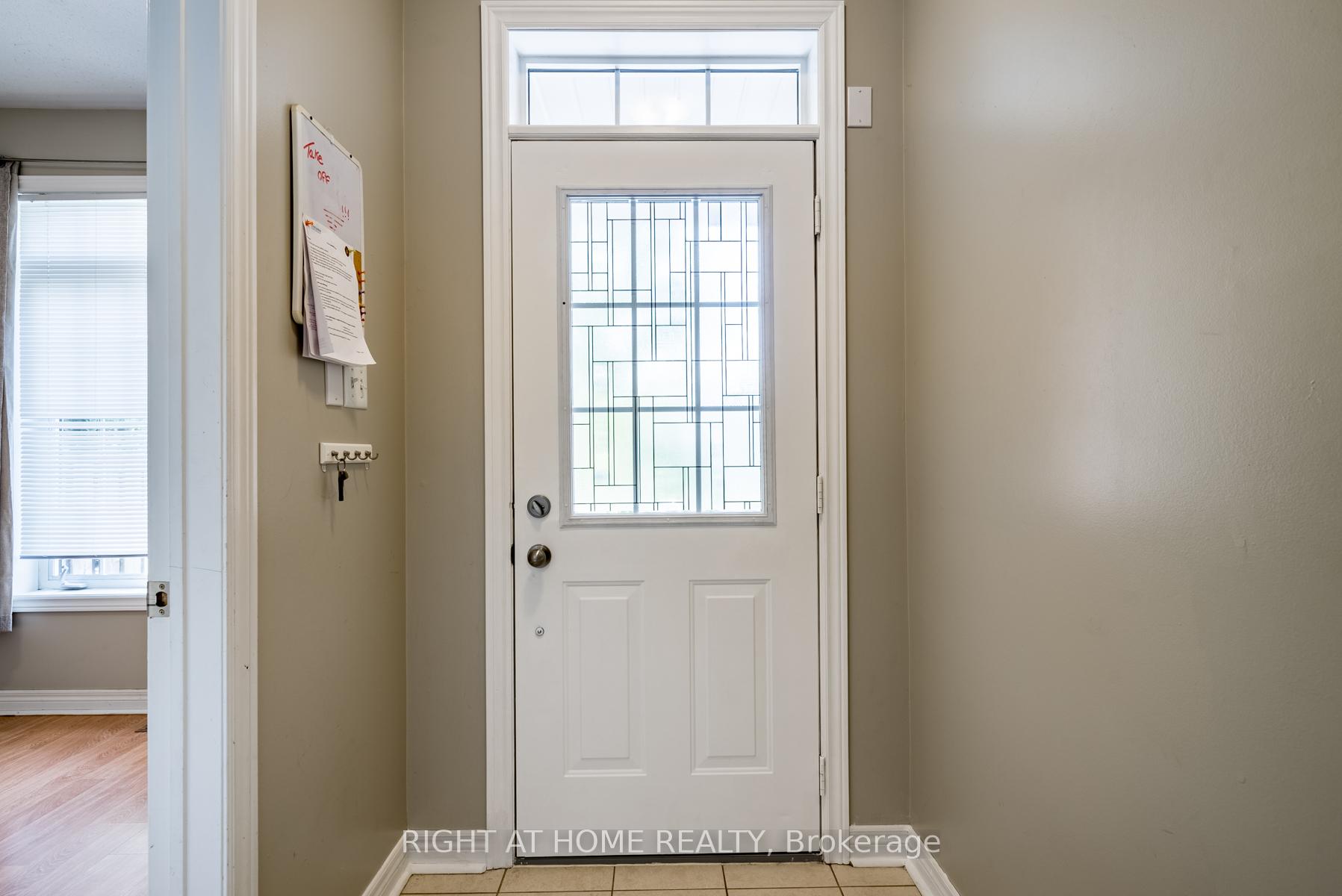 Photo 3 of Unit 20, 19 Niagara Drive, Oshawa, Samac — HOMEH