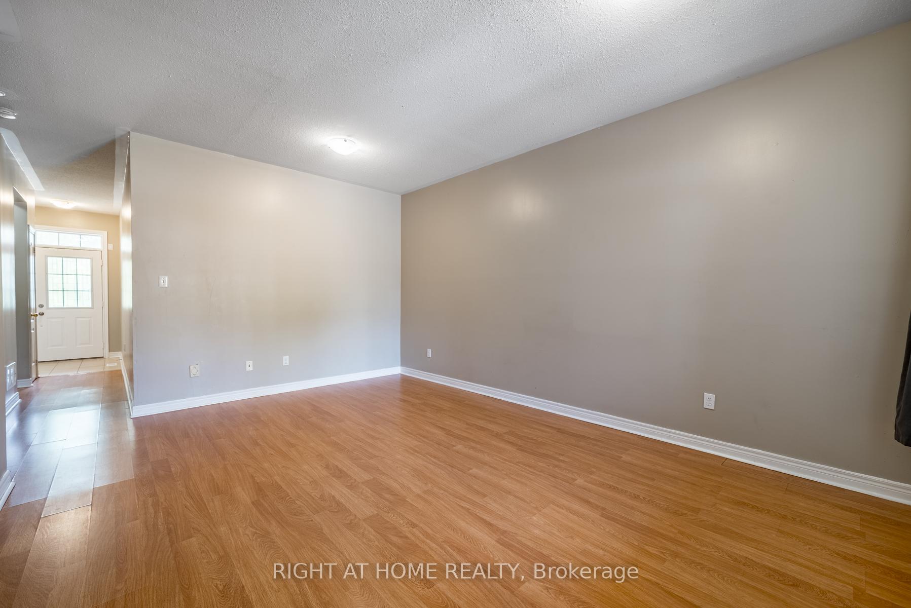 Photo 5 of Unit 20, 19 Niagara Drive, Oshawa, Samac — HOMEH