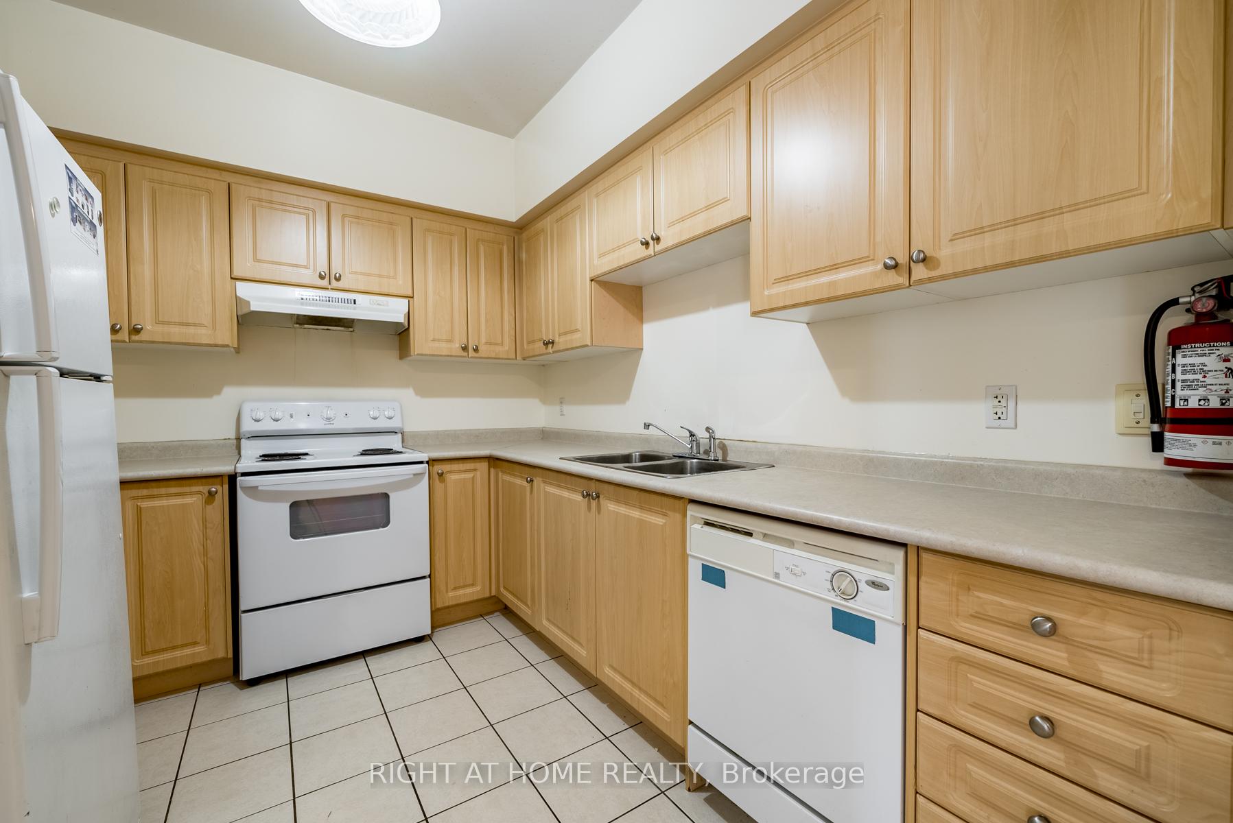 Photo 6 of Unit 20, 19 Niagara Drive, Oshawa, Samac — HOMEH