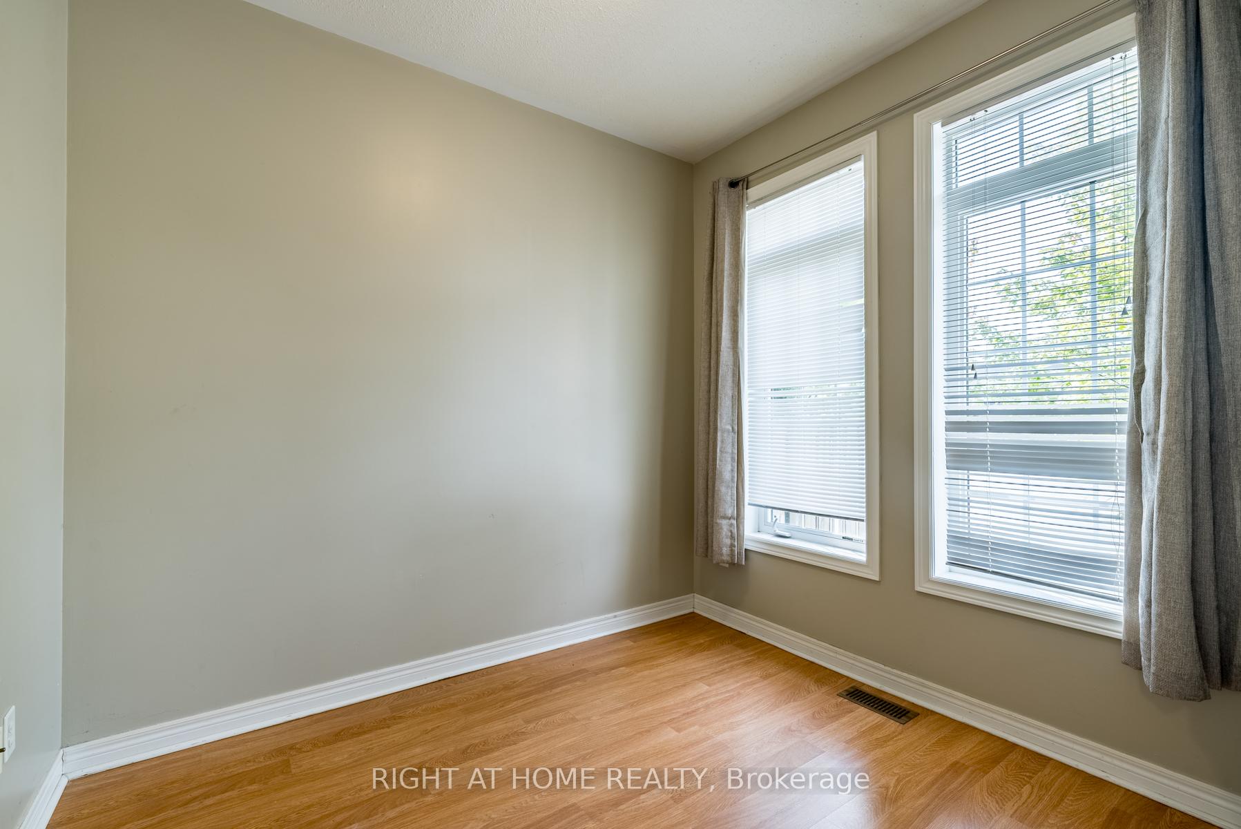 Photo 8 of Unit 20, 19 Niagara Drive, Oshawa, Samac — HOMEH