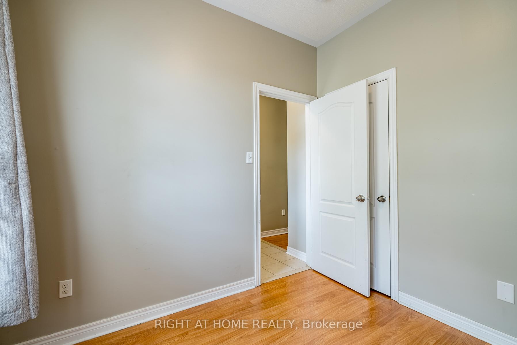 Photo 9 of Unit 20, 19 Niagara Drive, Oshawa, Samac — HOMEH