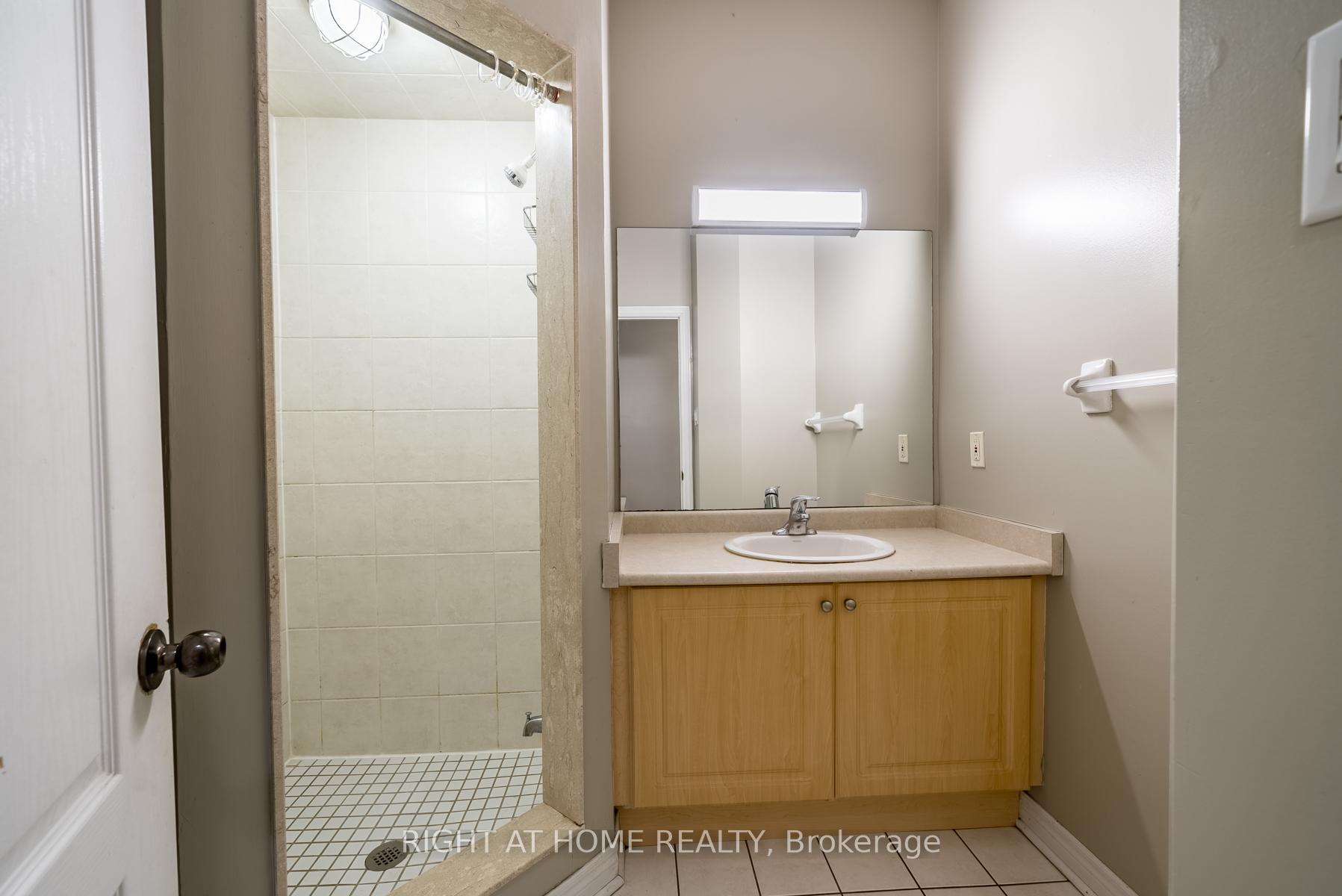 Photo 10 of Unit 20, 19 Niagara Drive, Oshawa, Samac — HOMEH