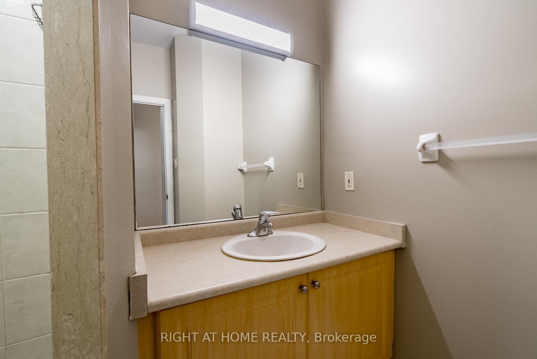 Photo 11 of Unit 20, 19 Niagara Drive, Oshawa, Samac — HOMEH