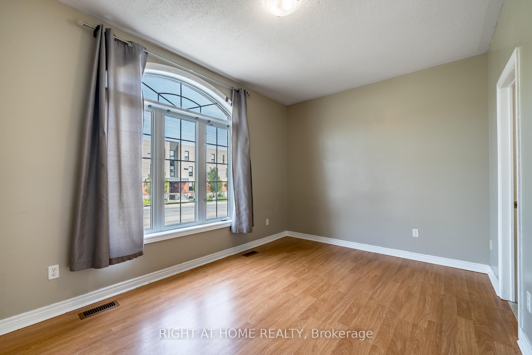 Photo 12 of Unit 20, 19 Niagara Drive, Oshawa, Samac — HOMEH