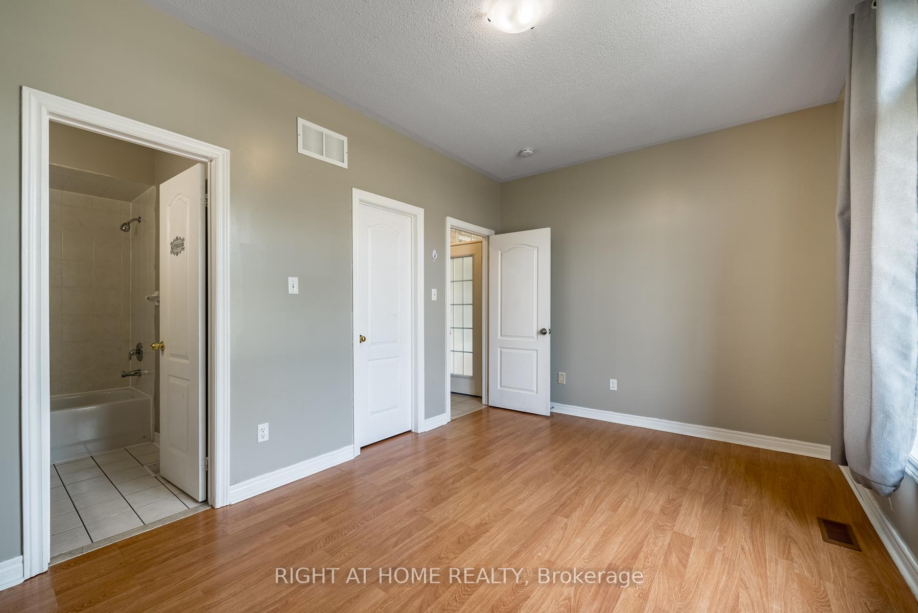 Photo 13 of Unit 20, 19 Niagara Drive, Oshawa, Samac — HOMEH