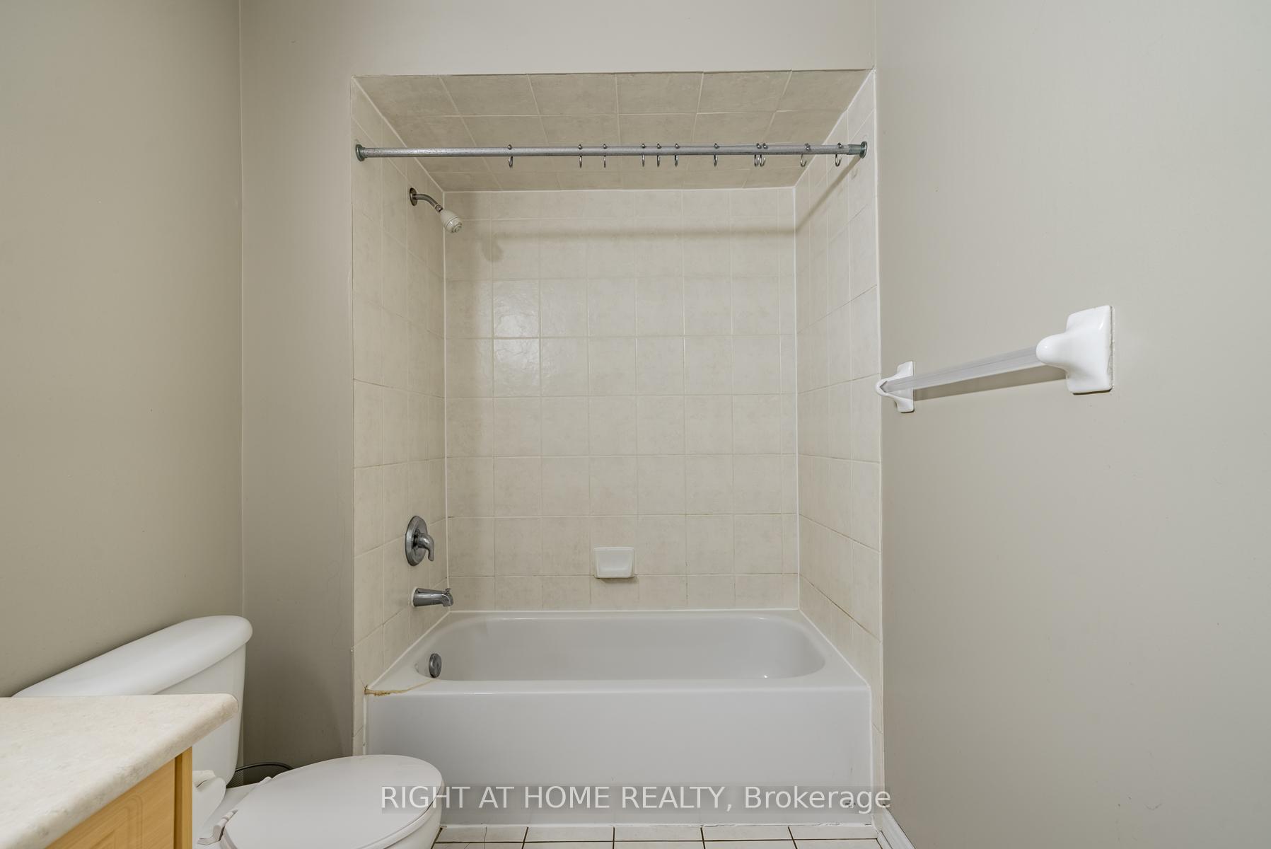 Photo 15 of Unit 20, 19 Niagara Drive, Oshawa, Samac — HOMEH
