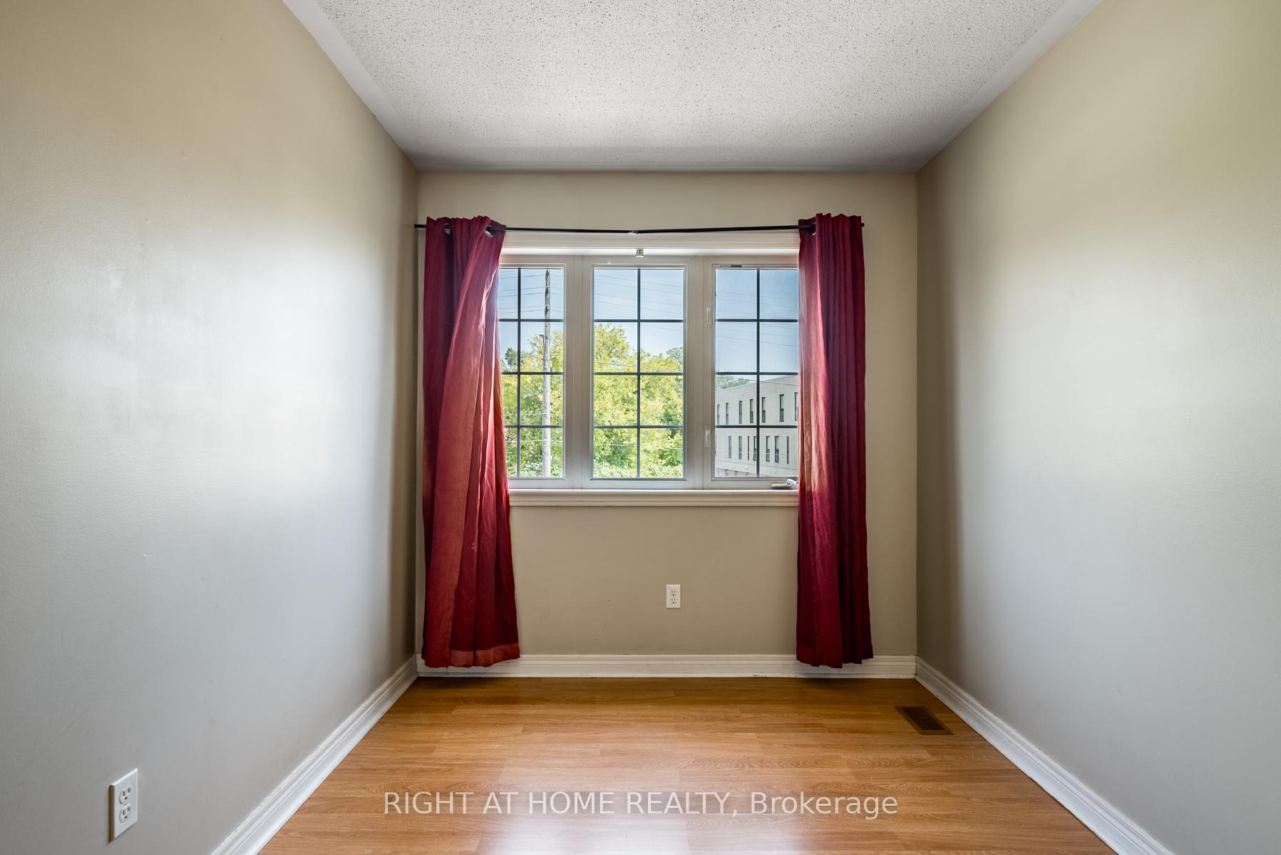Photo 17 of Unit 20, 19 Niagara Drive, Oshawa, Samac — HOMEH