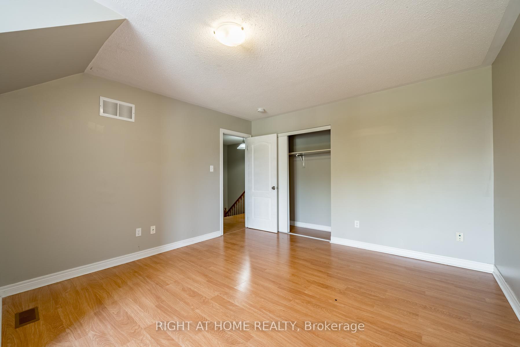 Photo 18 of Unit 20, 19 Niagara Drive, Oshawa, Samac — HOMEH