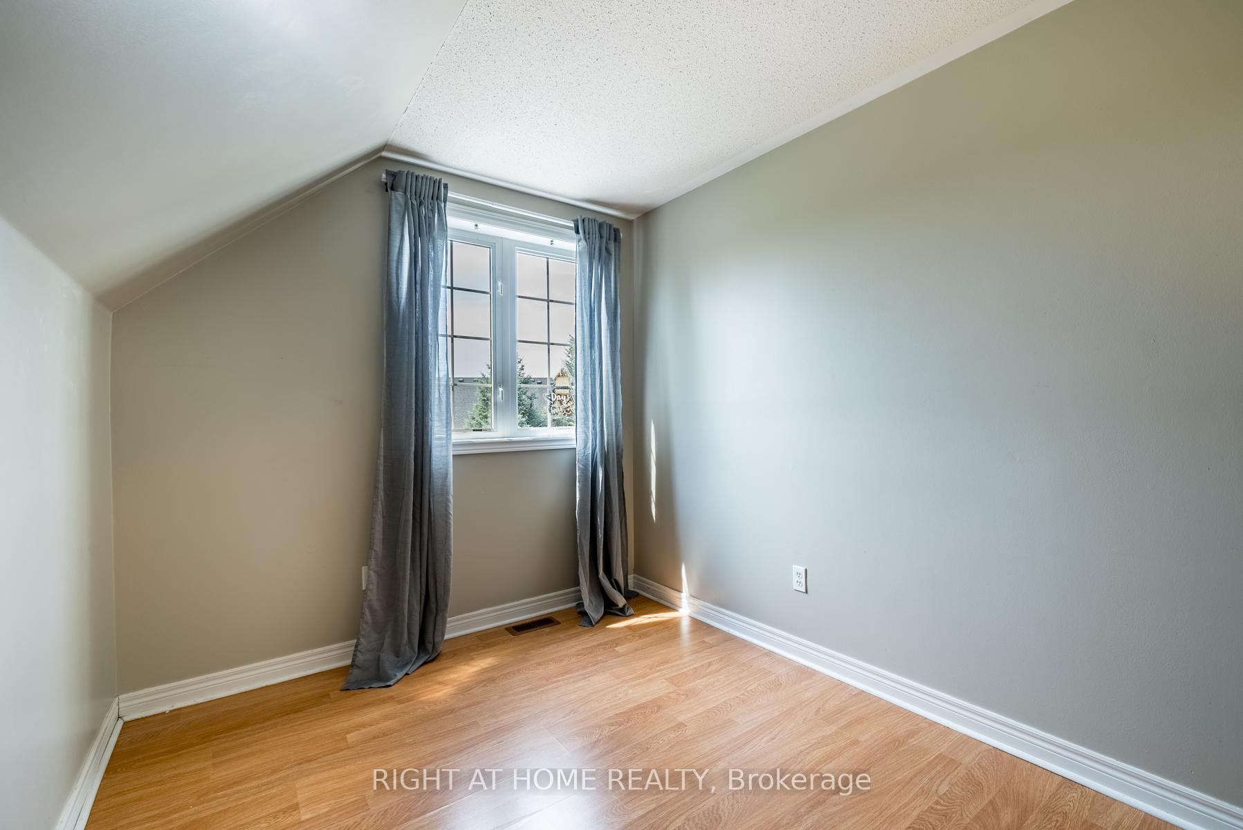 Photo 20 of Unit 20, 19 Niagara Drive, Oshawa, Samac — HOMEH