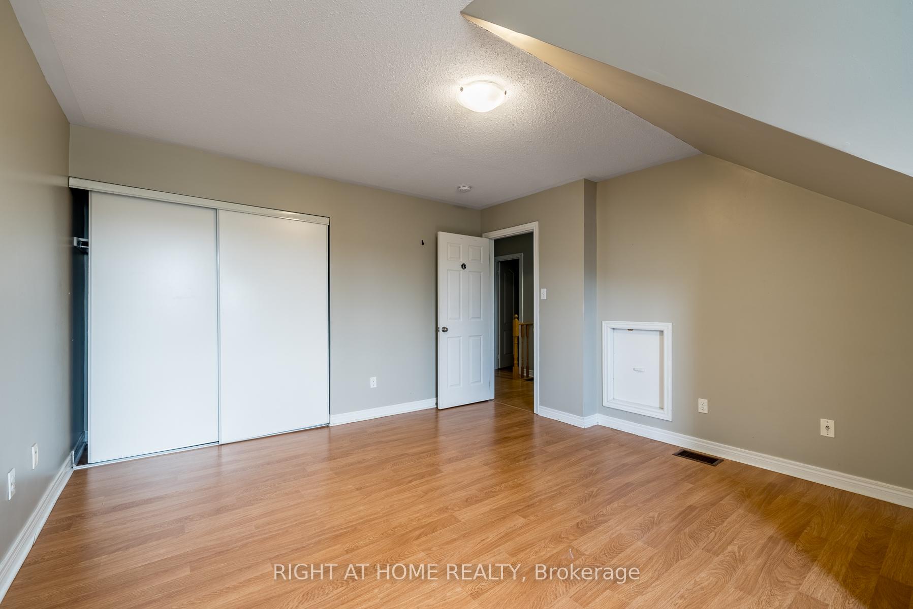 Photo 21 of Unit 20, 19 Niagara Drive, Oshawa, Samac — HOMEH