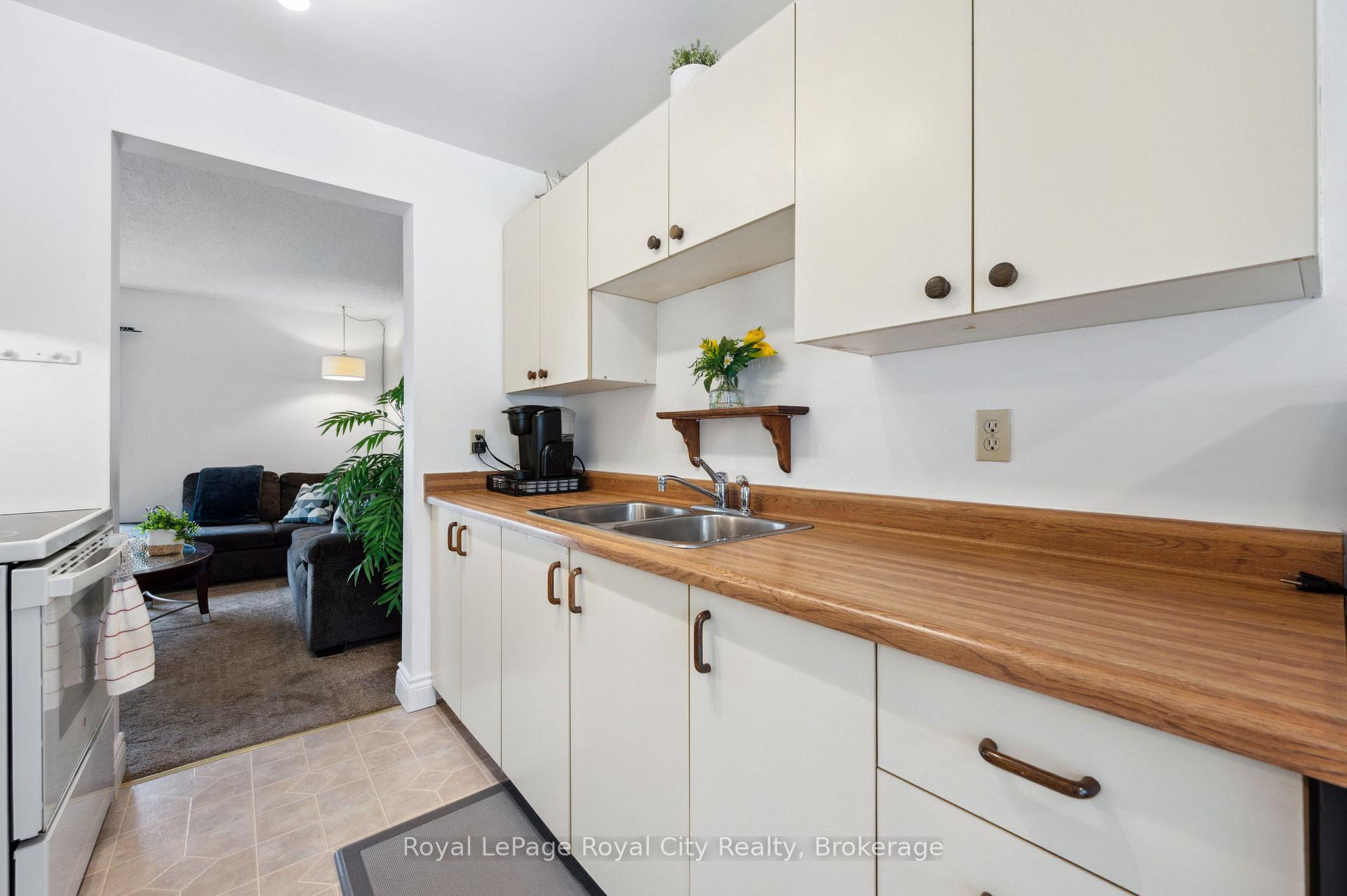Photo 5 of Unit 37, 80 Ferman Drive, Guelph, Willow West/Sugarbush/West Acres — HOMEH