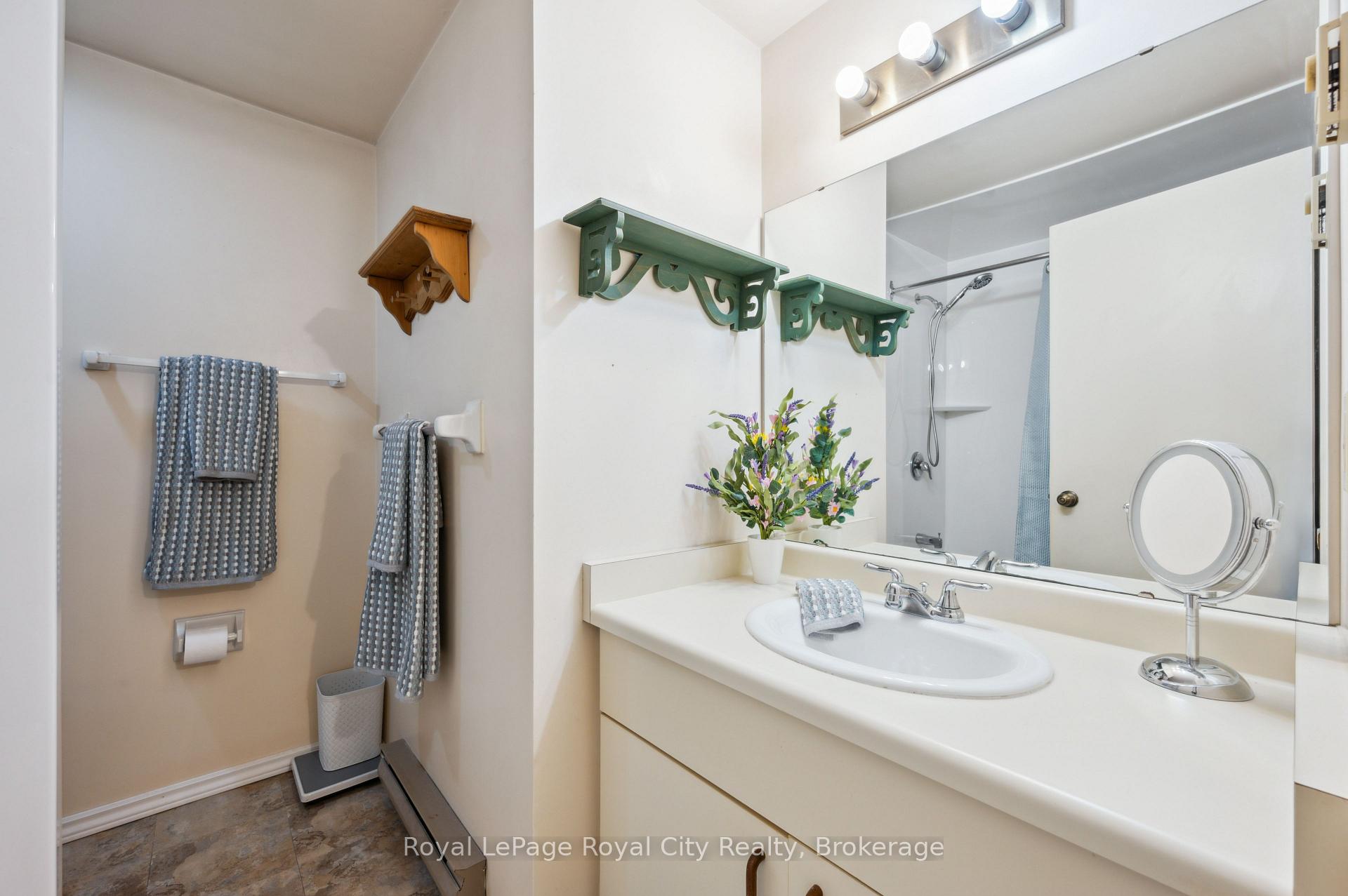 Photo 10 of Unit 37, 80 Ferman Drive, Guelph, Willow West/Sugarbush/West Acres — HOMEH