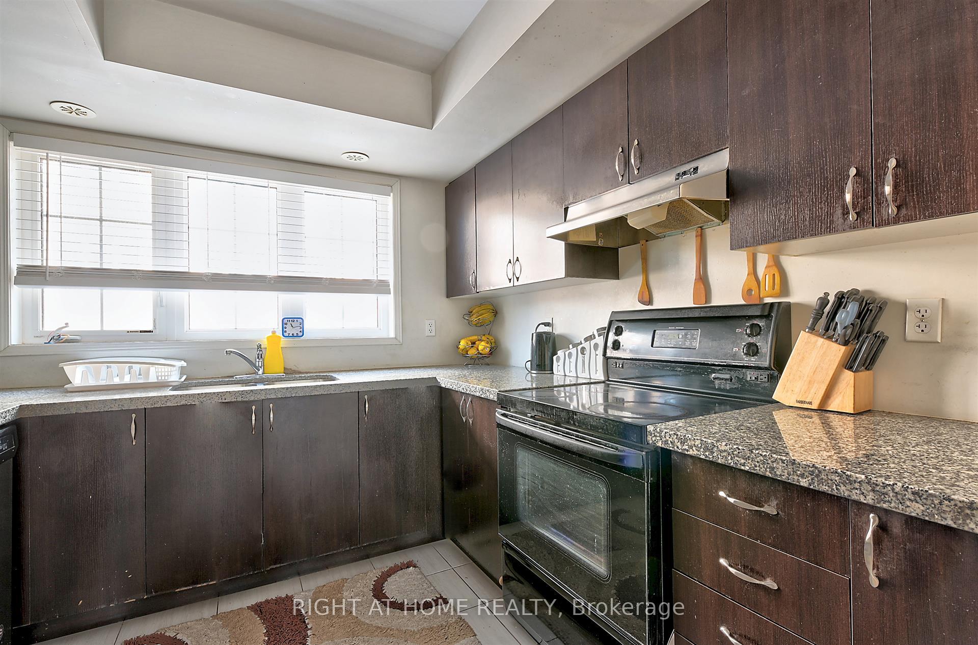 Photo 5 of Unit 132, 94 Sarita Path, Oshawa, Windfields — HOMEH