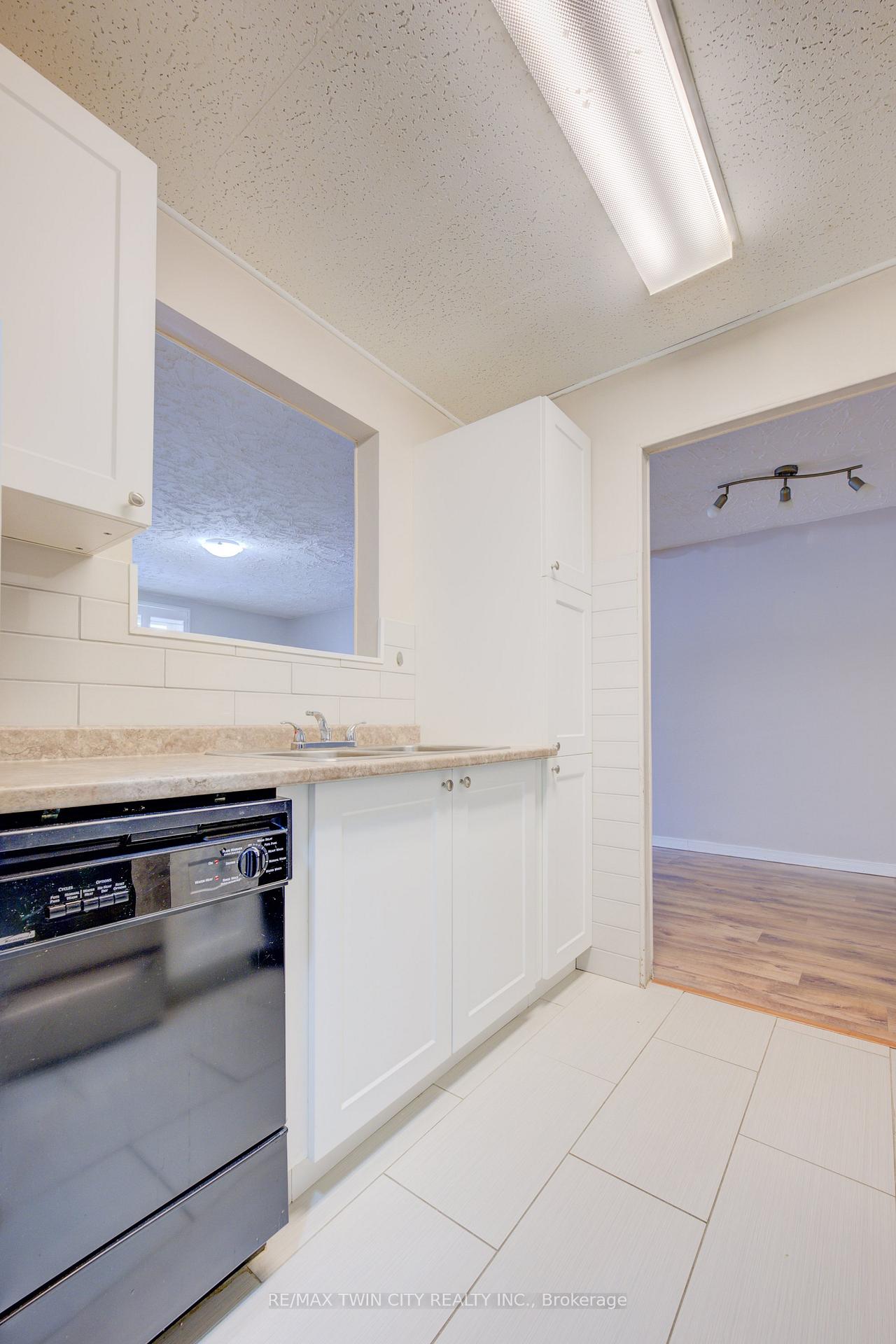 Photo 7 of Unit 202, 24 Mooregate Crescent, Kitchener — HOMEH