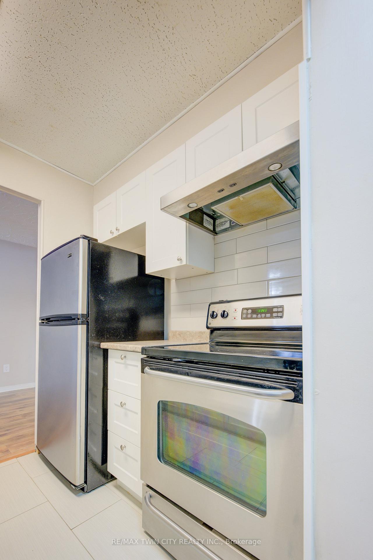 Photo 8 of Unit 202, 24 Mooregate Crescent, Kitchener — HOMEH