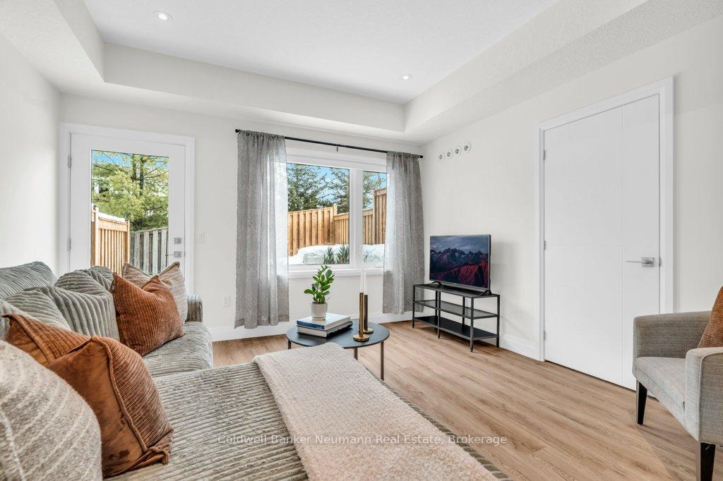 Photo 15 of 1 Lily Lane, Guelph, Clairfields/Hanlon Business Park — HOMEH
