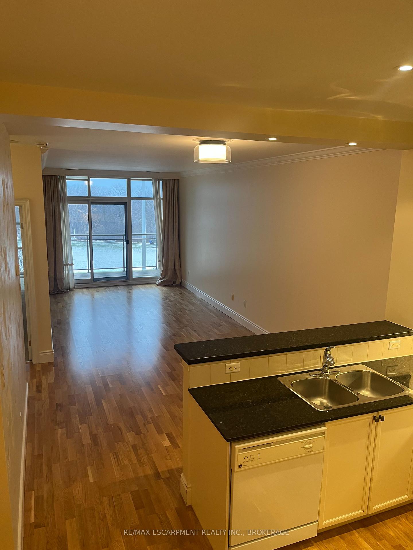 Photo 3 of Unit 419, 1 Leaside Park Drive, Toronto, Thorncliffe Park — HOMEH