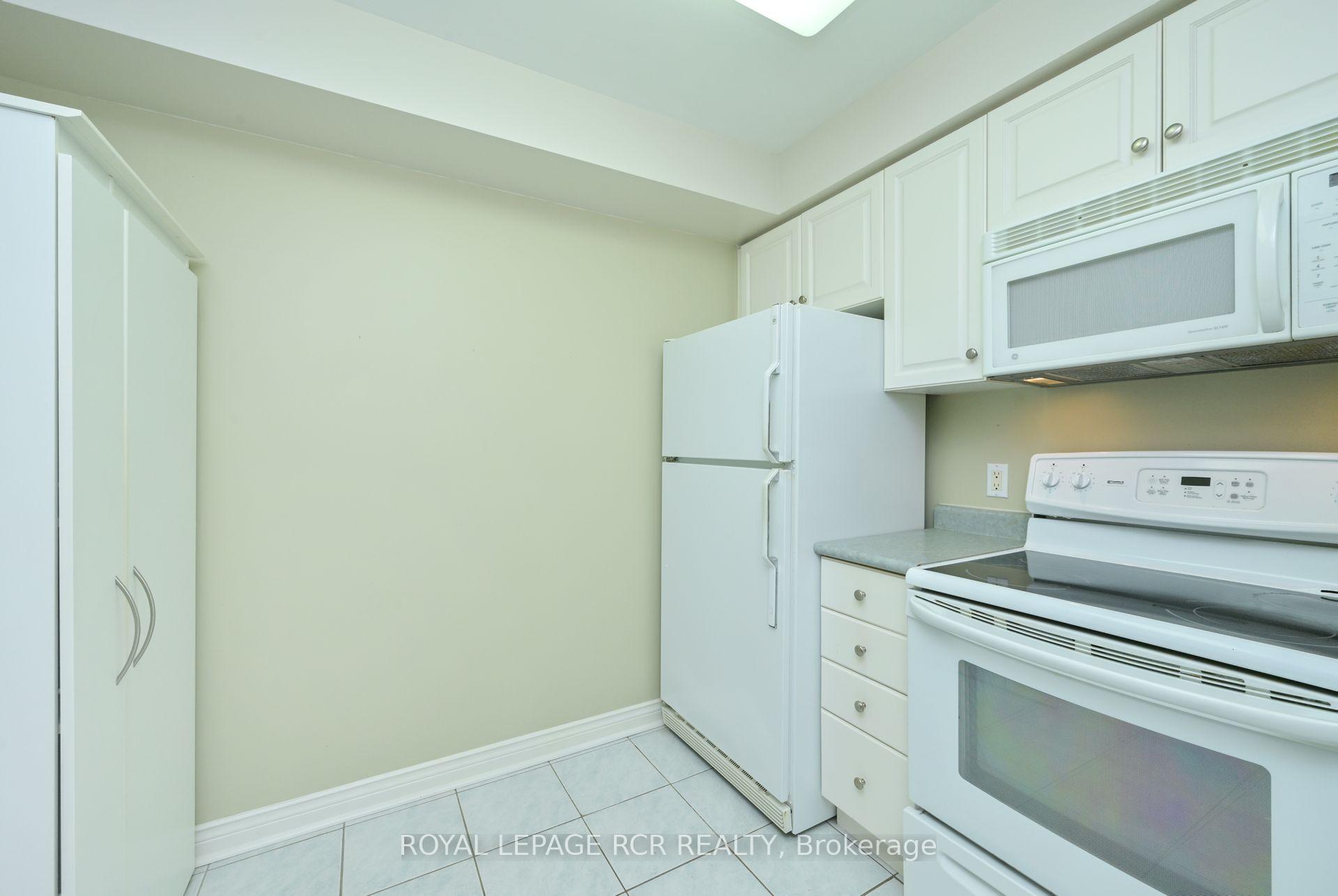Photo 12 of Unit 214, 4 Briar Hill Heights, New Tecumseth, Alliston — HOMEH