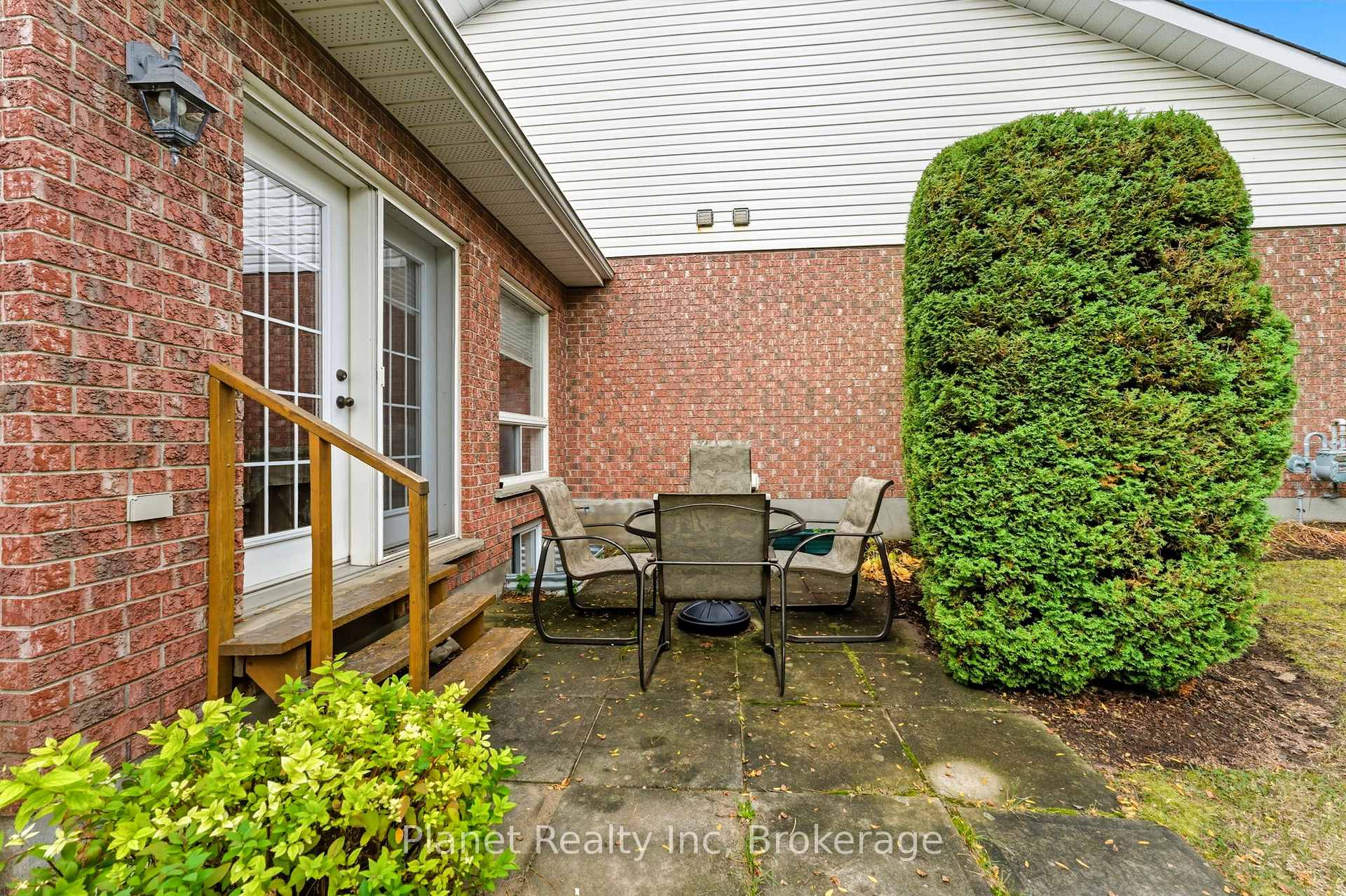 Photo 23 of 9 Village Green Drive, Guelph, Village By The Arboretum — HOMEH