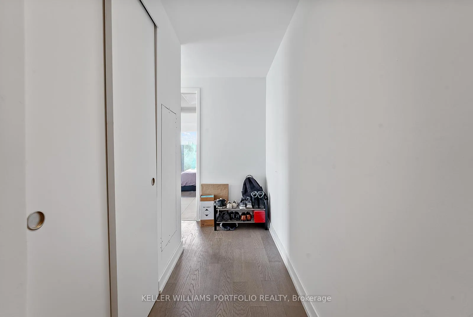 Photo 2 of Unit 1512, 161 Roehampton Avenue, Toronto, Mount Pleasant West — HOMEH