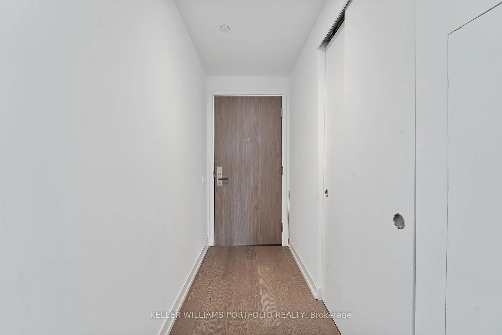 Photo 3 of Unit 1512, 161 Roehampton Avenue, Toronto, Mount Pleasant West — HOMEH