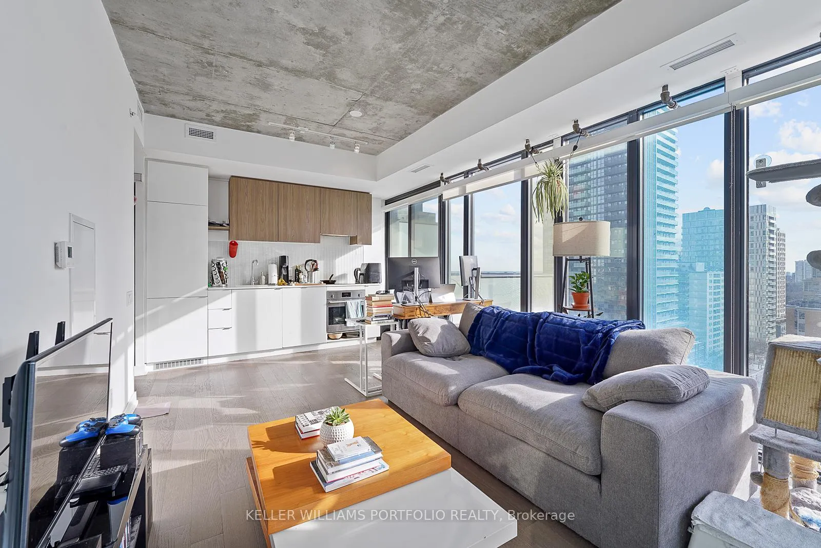Photo 6 of Unit 1512, 161 Roehampton Avenue, Toronto, Mount Pleasant West — HOMEH