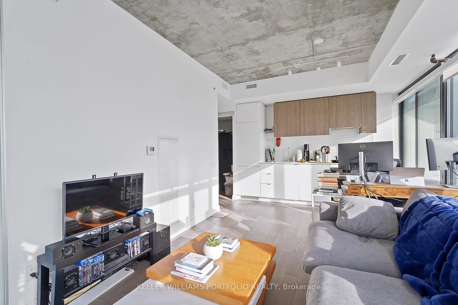 Photo 7 of Unit 1512, 161 Roehampton Avenue, Toronto, Mount Pleasant West — HOMEH