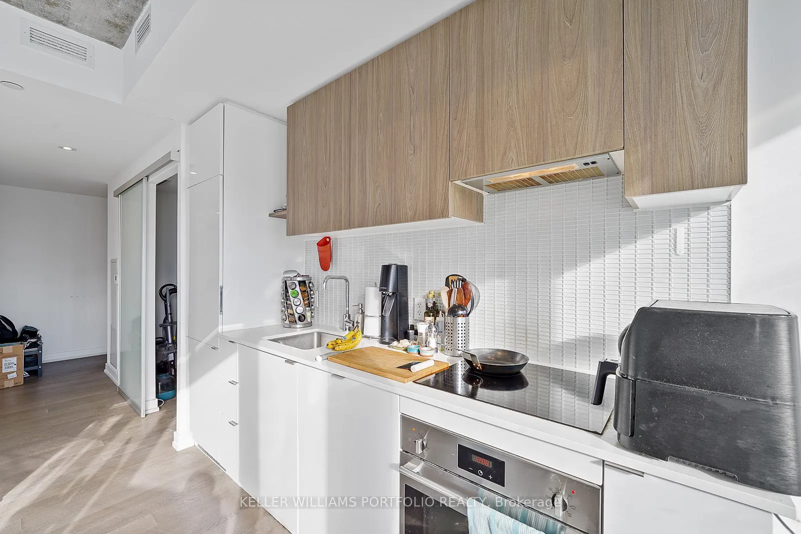 Photo 10 of Unit 1512, 161 Roehampton Avenue, Toronto, Mount Pleasant West — HOMEH
