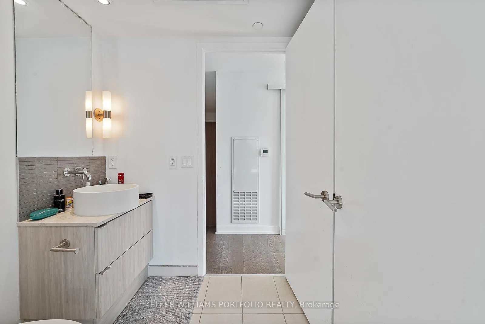 Photo 14 of Unit 1512, 161 Roehampton Avenue, Toronto, Mount Pleasant West — HOMEH