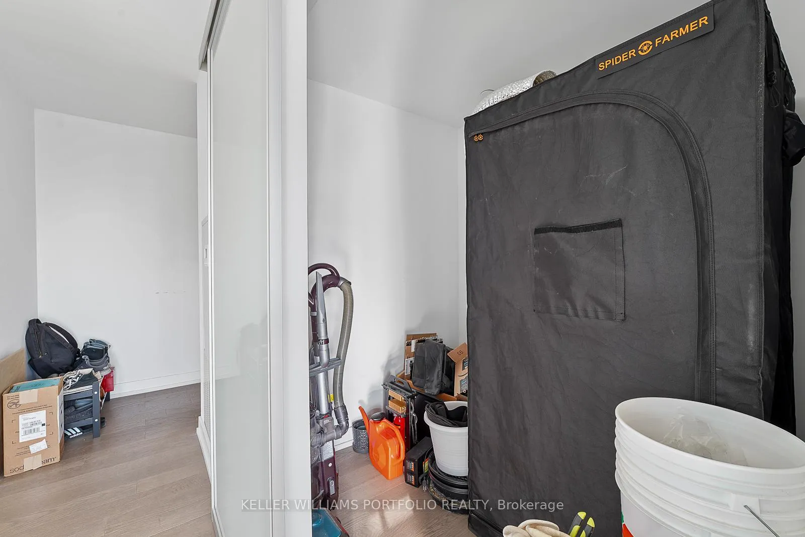 Photo 16 of Unit 1512, 161 Roehampton Avenue, Toronto, Mount Pleasant West — HOMEH