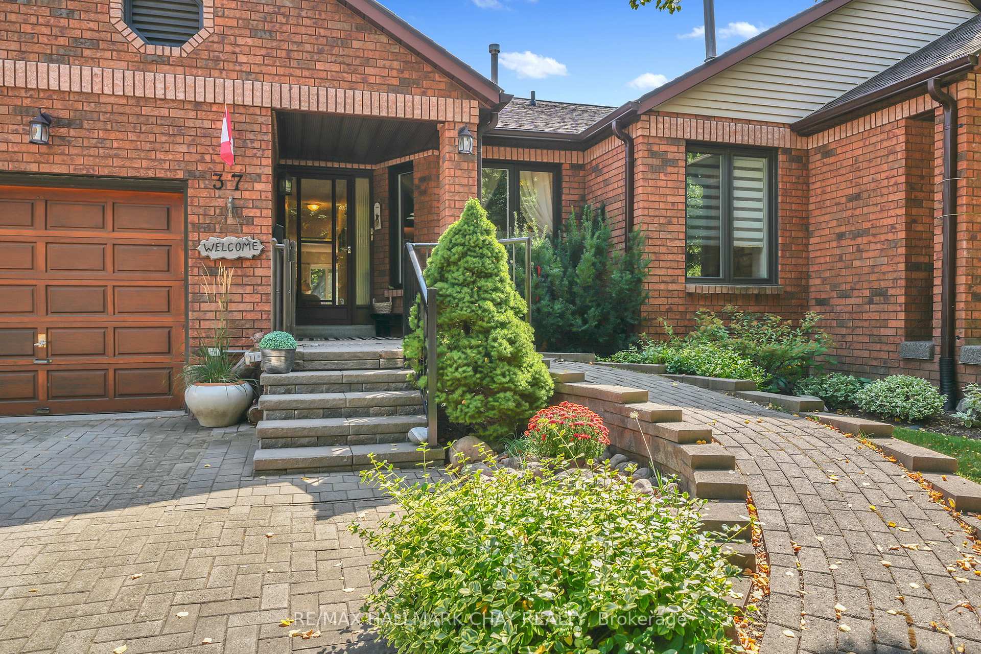 Photo 3 of 37 Riverview Road, New Tecumseth, Rural New Tecumseth — HOMEH