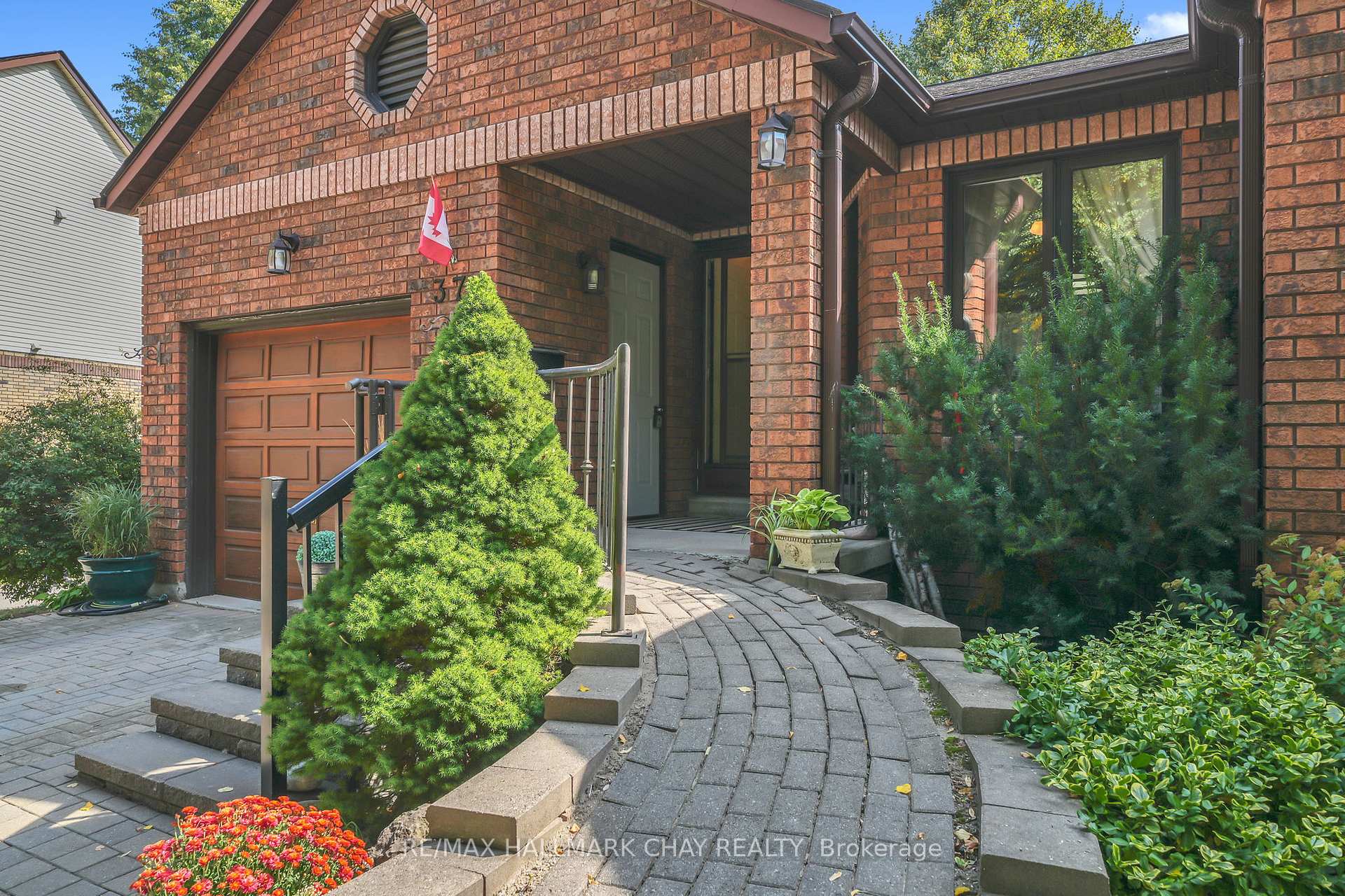 Photo 4 of 37 Riverview Road, New Tecumseth, Rural New Tecumseth — HOMEH