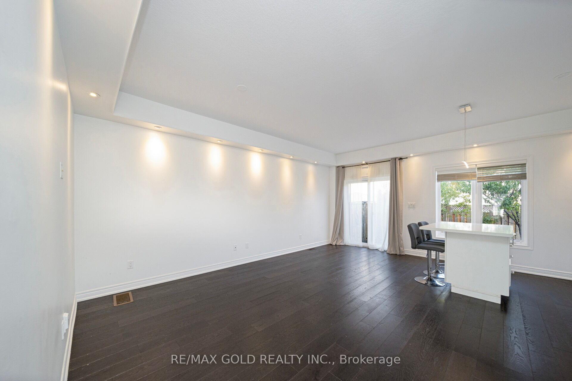 Photo 11 of Unit 1, 47 Madonna Drive, Hamilton, Carpenter — HOMEH