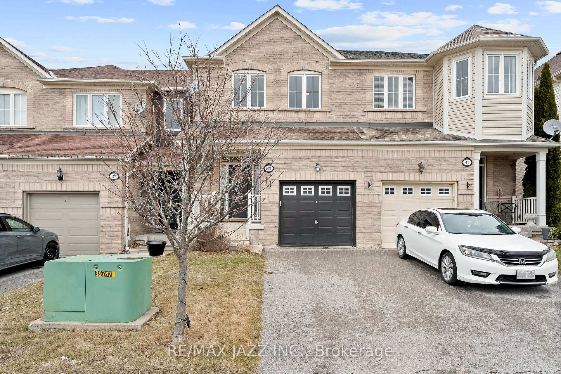 Photo 2 of 39 Silverwood Circle, Ajax, Central East — HOMEH