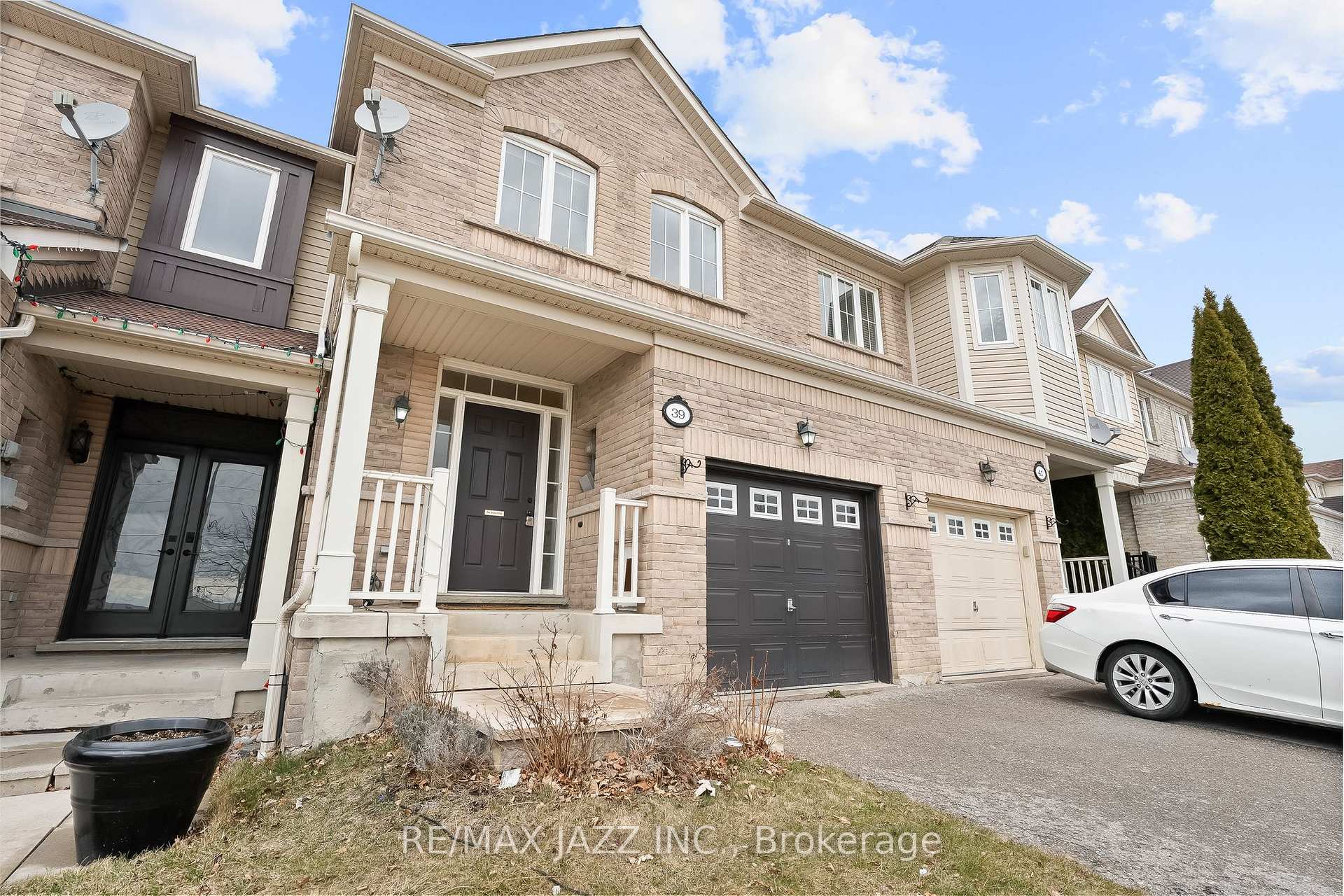 Photo 3 of 39 Silverwood Circle, Ajax, Central East — HOMEH