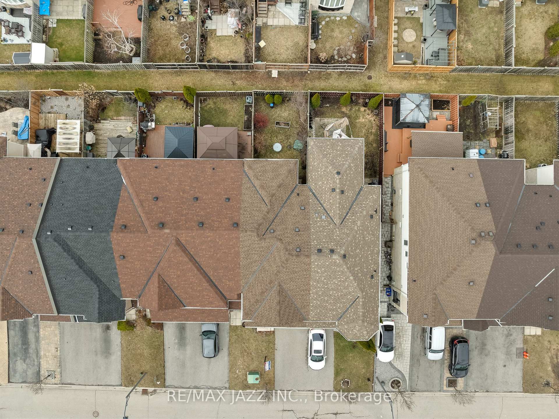 Photo 4 of 39 Silverwood Circle, Ajax, Central East — HOMEH
