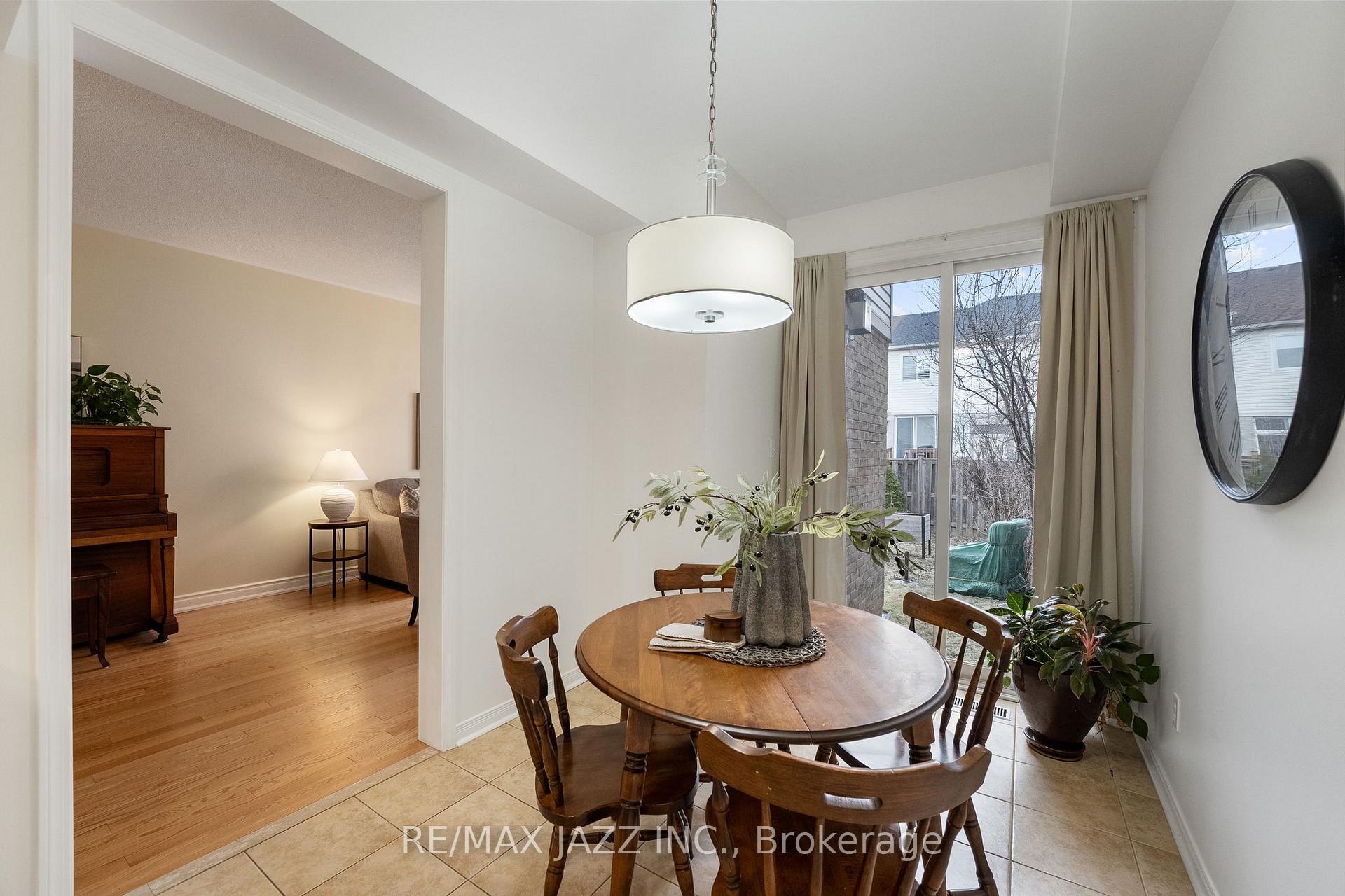 Photo 18 of 39 Silverwood Circle, Ajax, Central East — HOMEH
