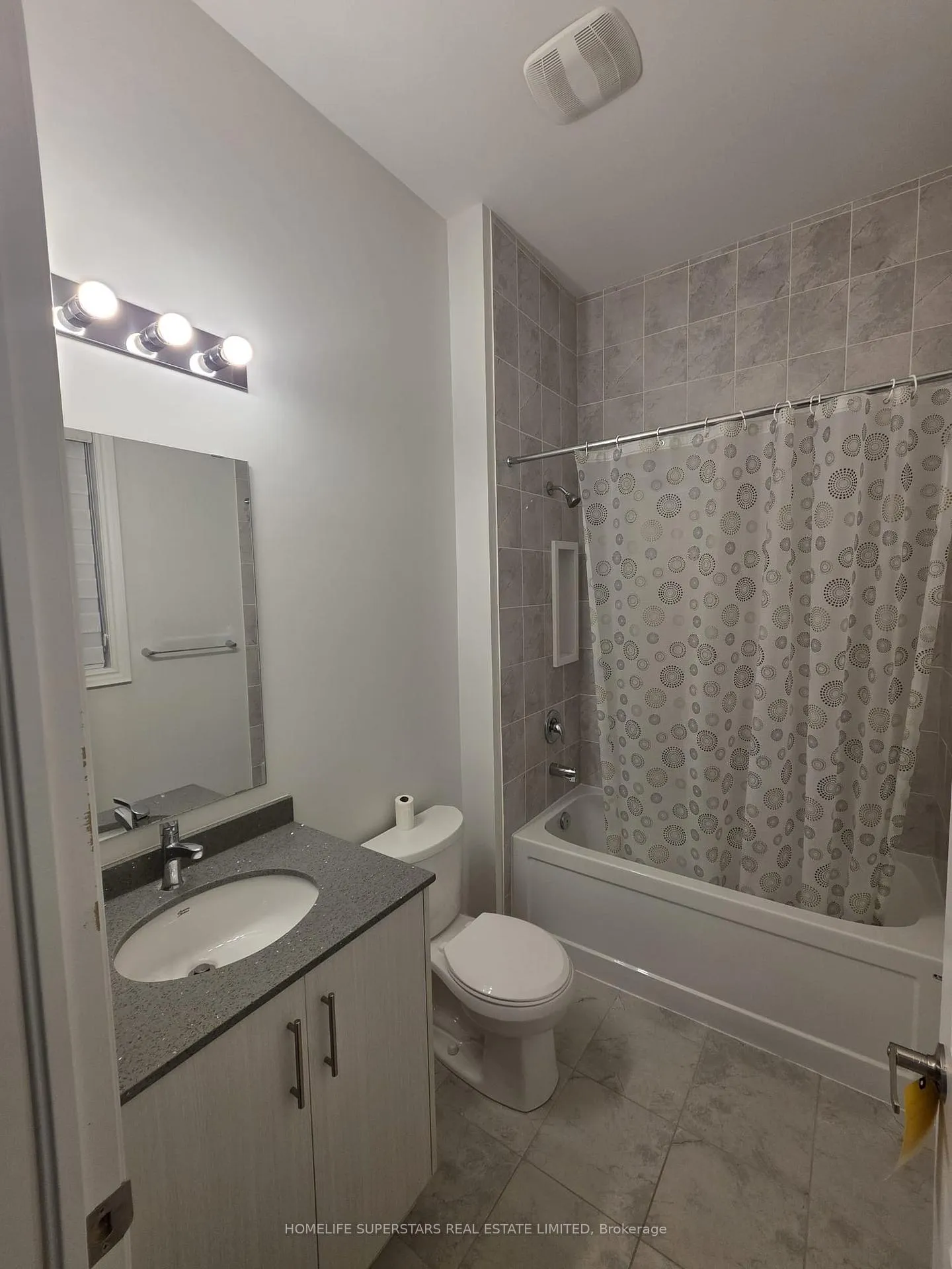 Photo 23 of 51 Jura Crescent, Brampton, Toronto Gore Rural Estate — HOMEH
