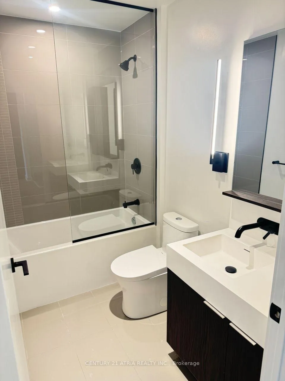 Photo 5 of Unit 807, 117 Broadway Avenue, Toronto, Mount Pleasant West — HOMEH