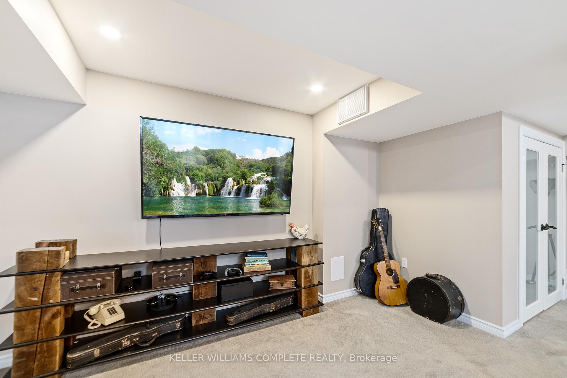 Photo 3 of Unit 31, 215 Dundas Street E, Hamilton, Waterdown — HOMEH