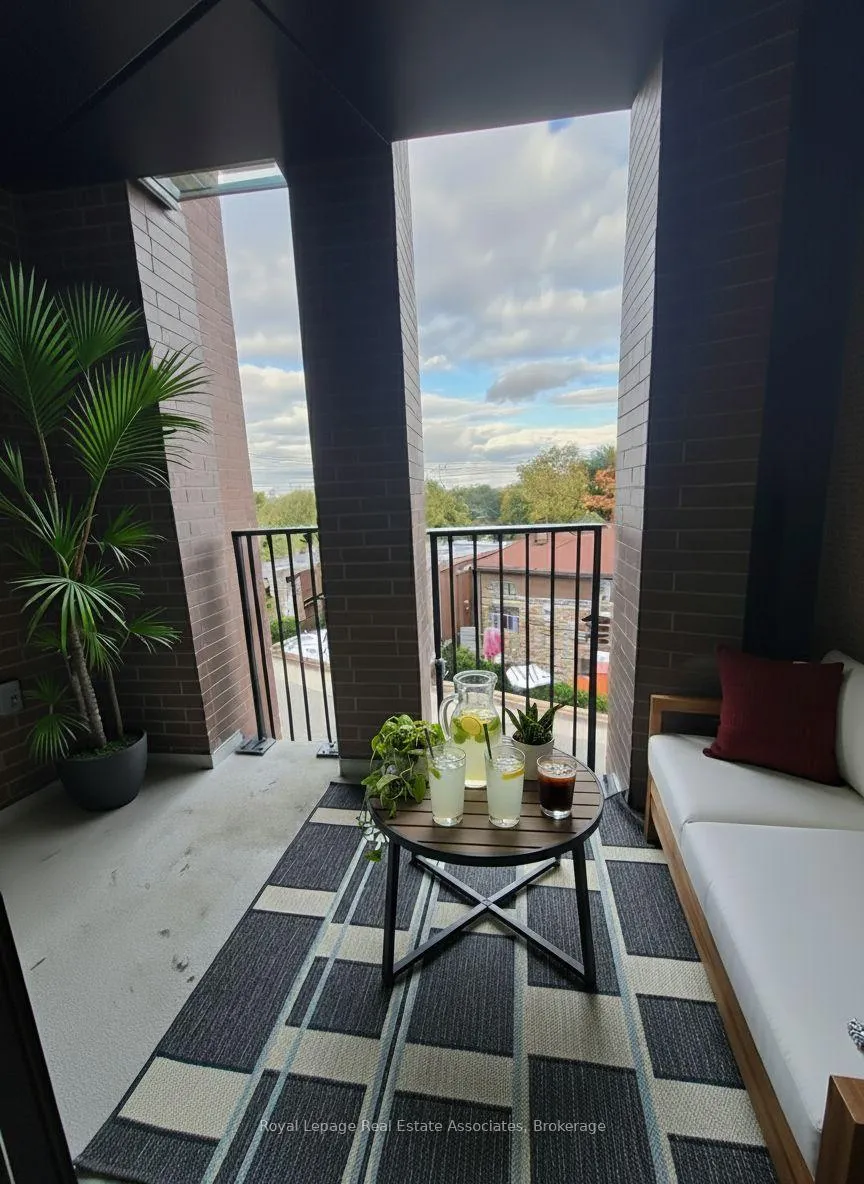 Photo 4 of Unit 404, 1720 Bayview Avenue, Toronto, Mount Pleasant East — HOMEH