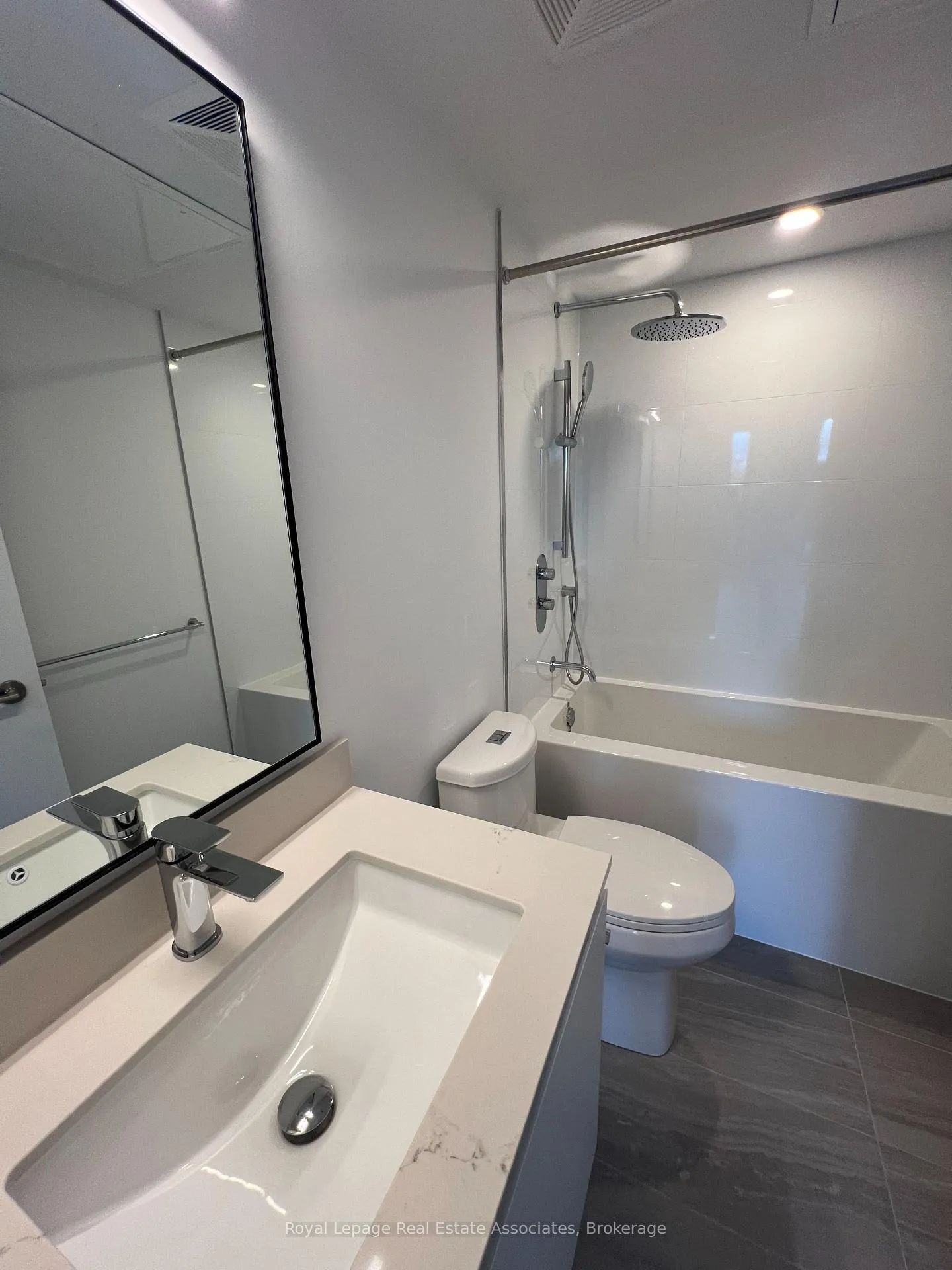 Photo 15 of Unit 404, 1720 Bayview Avenue, Toronto, Mount Pleasant East — HOMEH