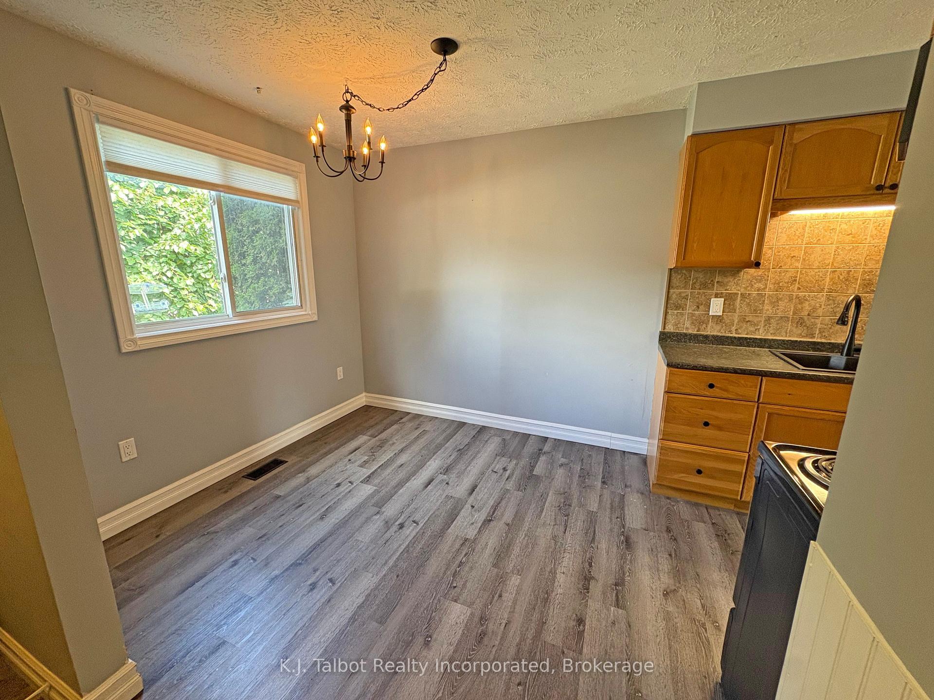 Photo 2 of 118 Bennett Street E, Goderich, Goderich (Town) — HOMEH