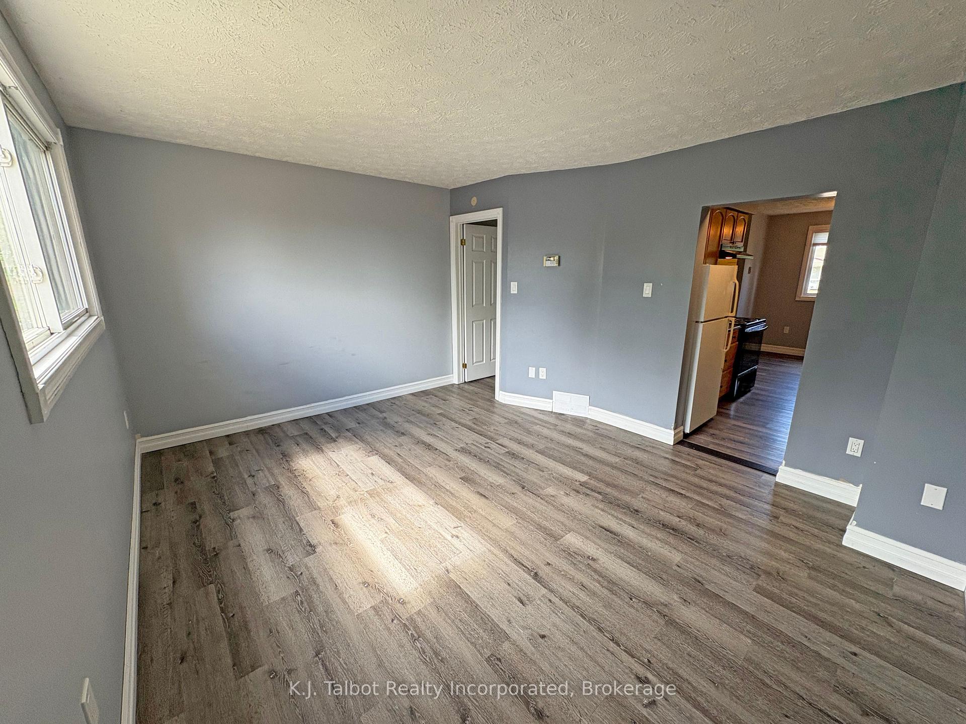 Photo 10 of 118 Bennett Street E, Goderich, Goderich (Town) — HOMEH