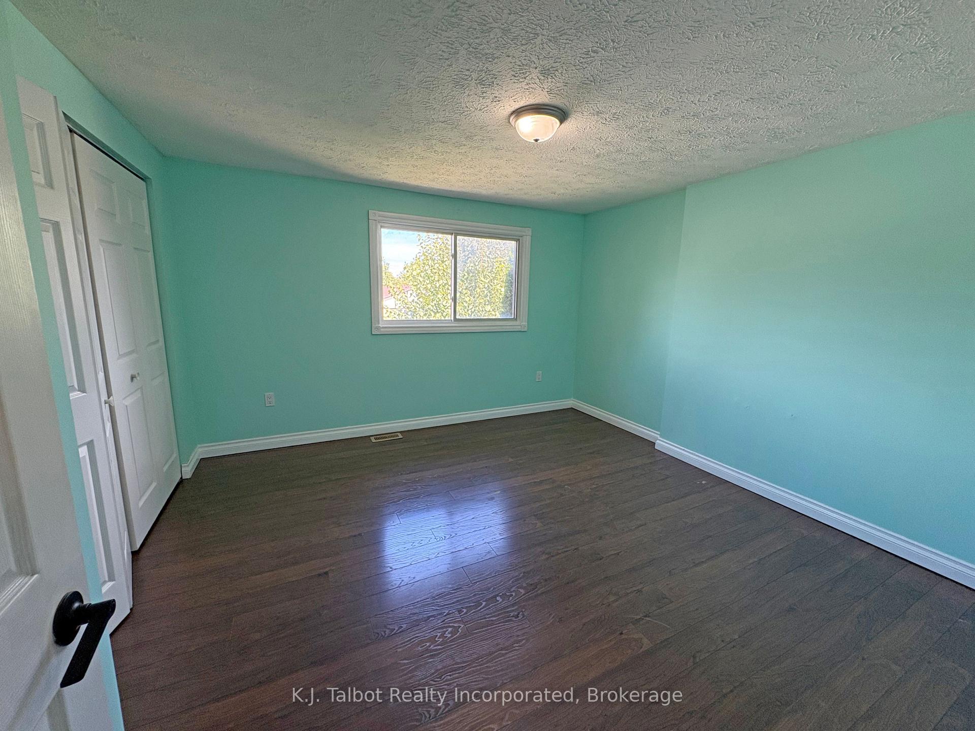 Photo 12 of 118 Bennett Street E, Goderich, Goderich (Town) — HOMEH