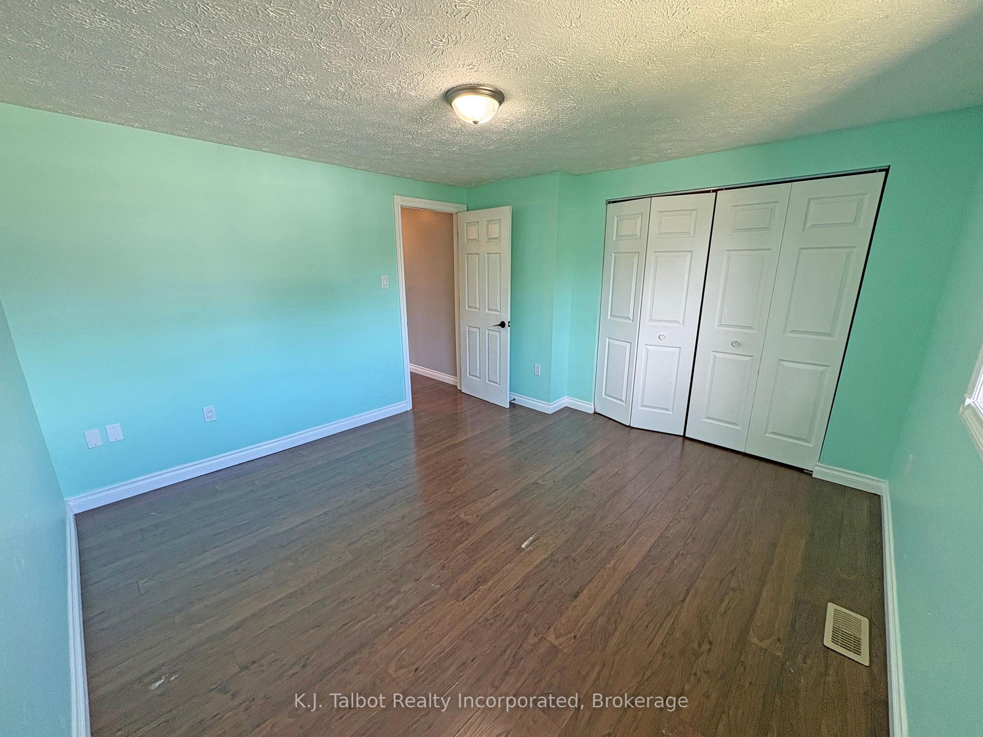 Photo 14 of 118 Bennett Street E, Goderich, Goderich (Town) — HOMEH
