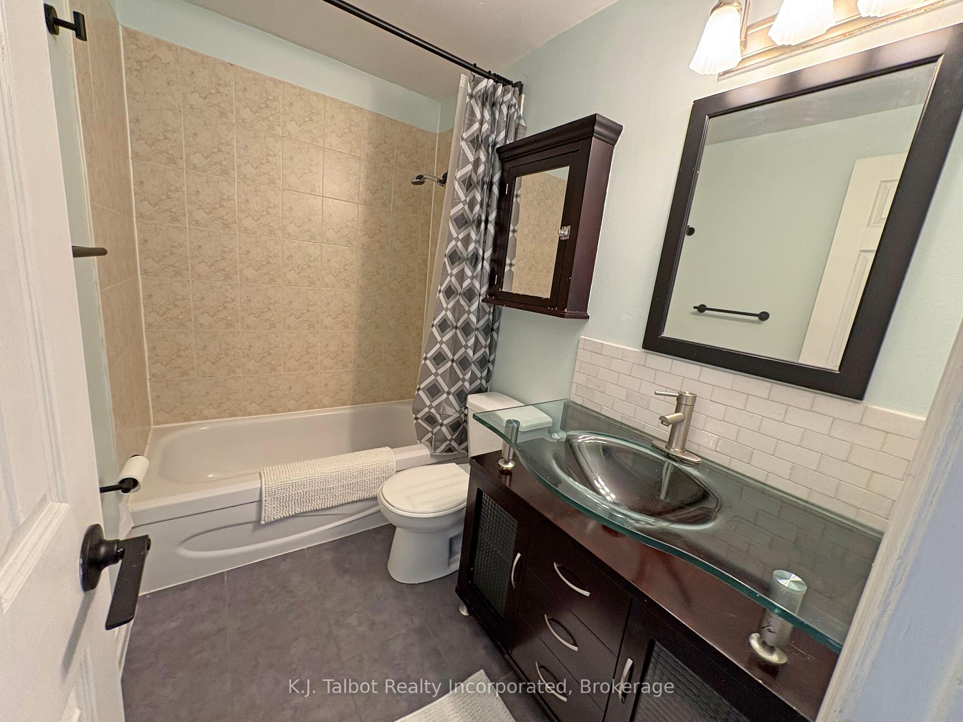 Photo 15 of 118 Bennett Street E, Goderich, Goderich (Town) — HOMEH