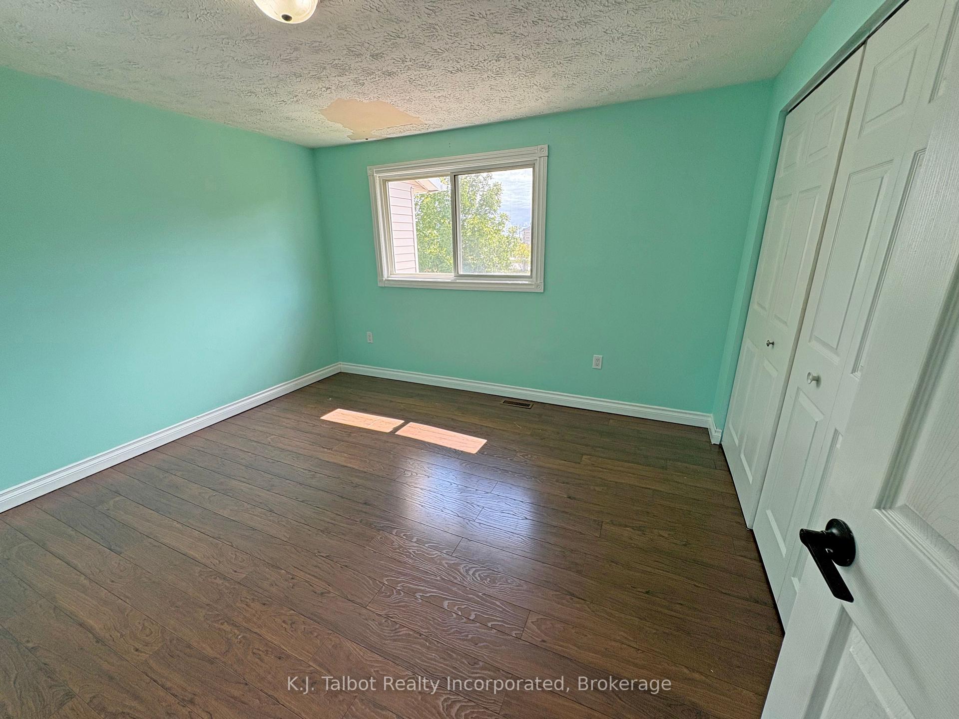 Photo 17 of 118 Bennett Street E, Goderich, Goderich (Town) — HOMEH