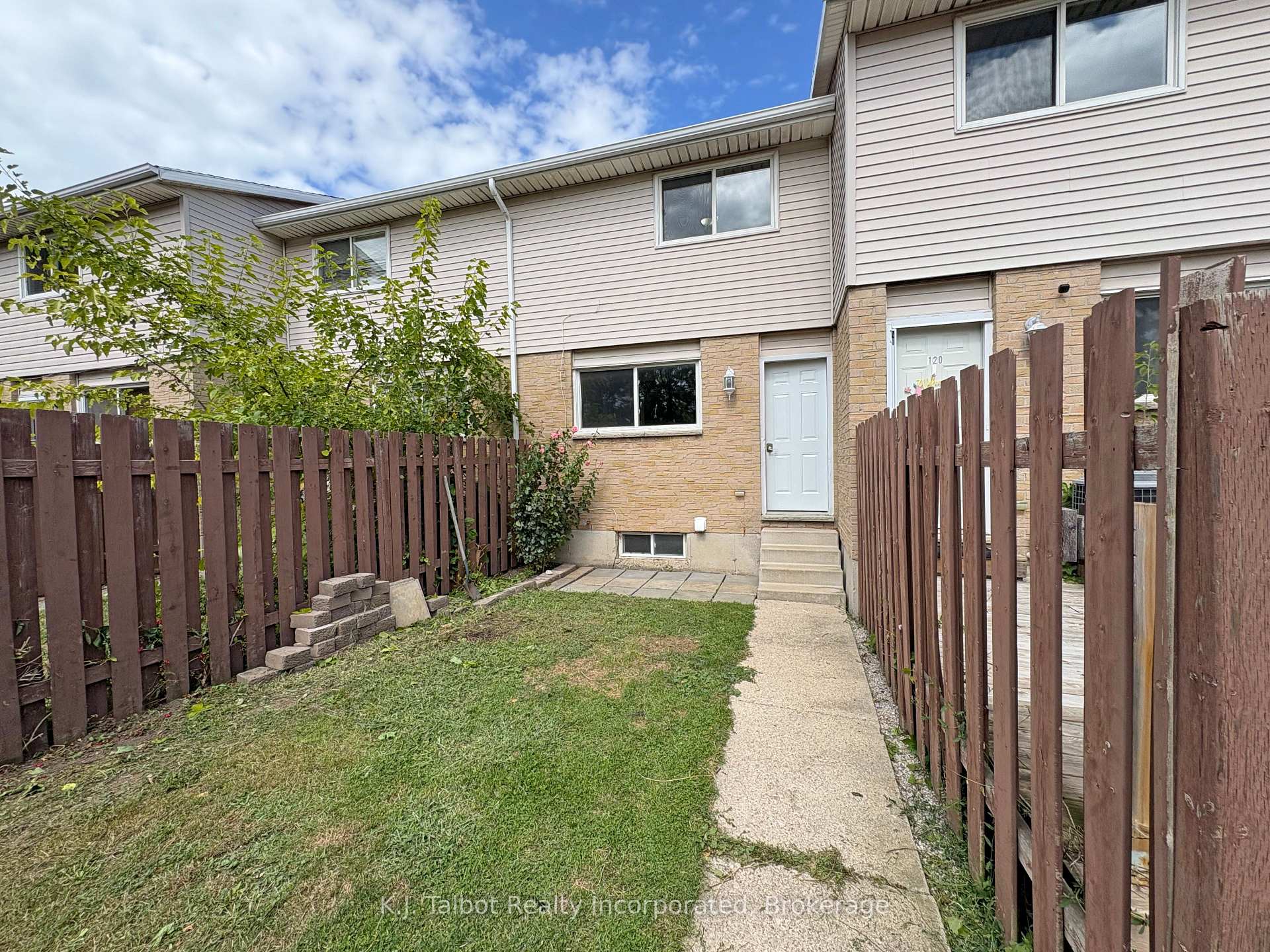 Photo 23 of 118 Bennett Street E, Goderich, Goderich (Town) — HOMEH