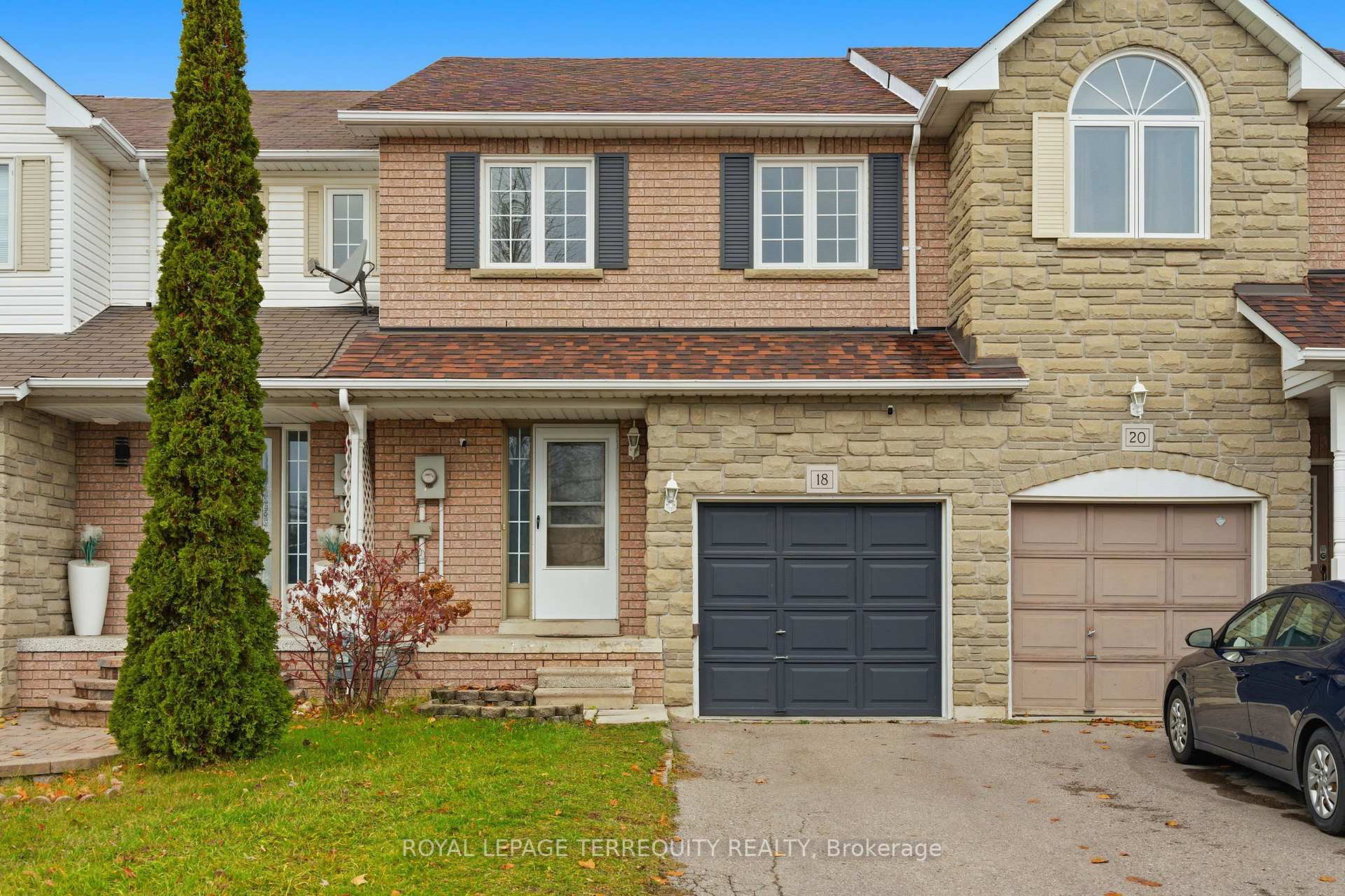 Photo 3 of 18 Wade Square, Clarington, Courtice — HOMEH